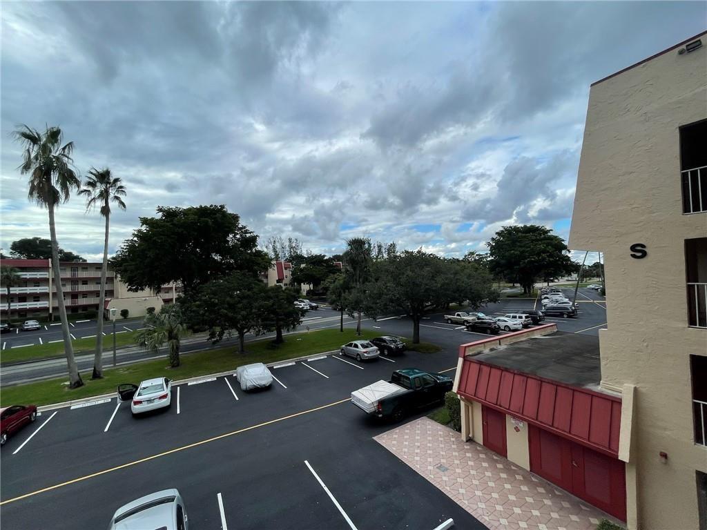 ORIOLE GOLF & TENNIIS 2 - Residential Lease