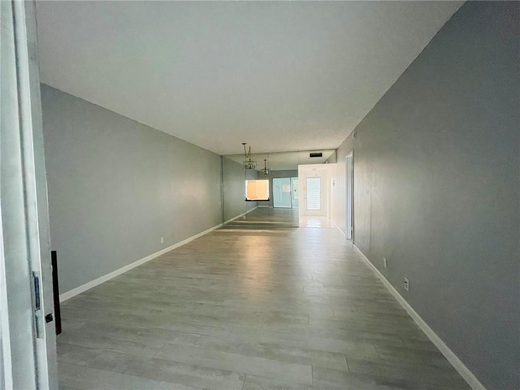 ORIOLE GOLF & TENNIIS 2 - Residential Lease