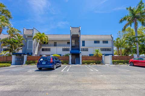 Tiny photo for 801 Palm Trl #9, Delray Beach, FL 33483 (MLS # B26040998)