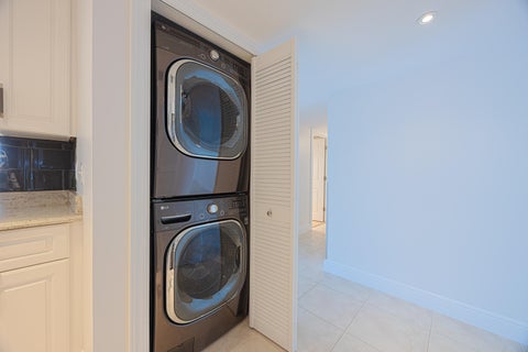 Tiny photo for 801 Palm Trl #9, Delray Beach, FL 33483 (MLS # B26040998)