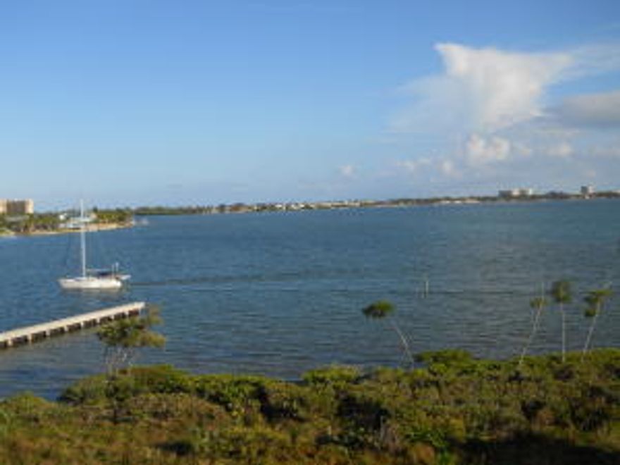 Beautiful upgraded condo, crown molding, chair rail, plantation shutters