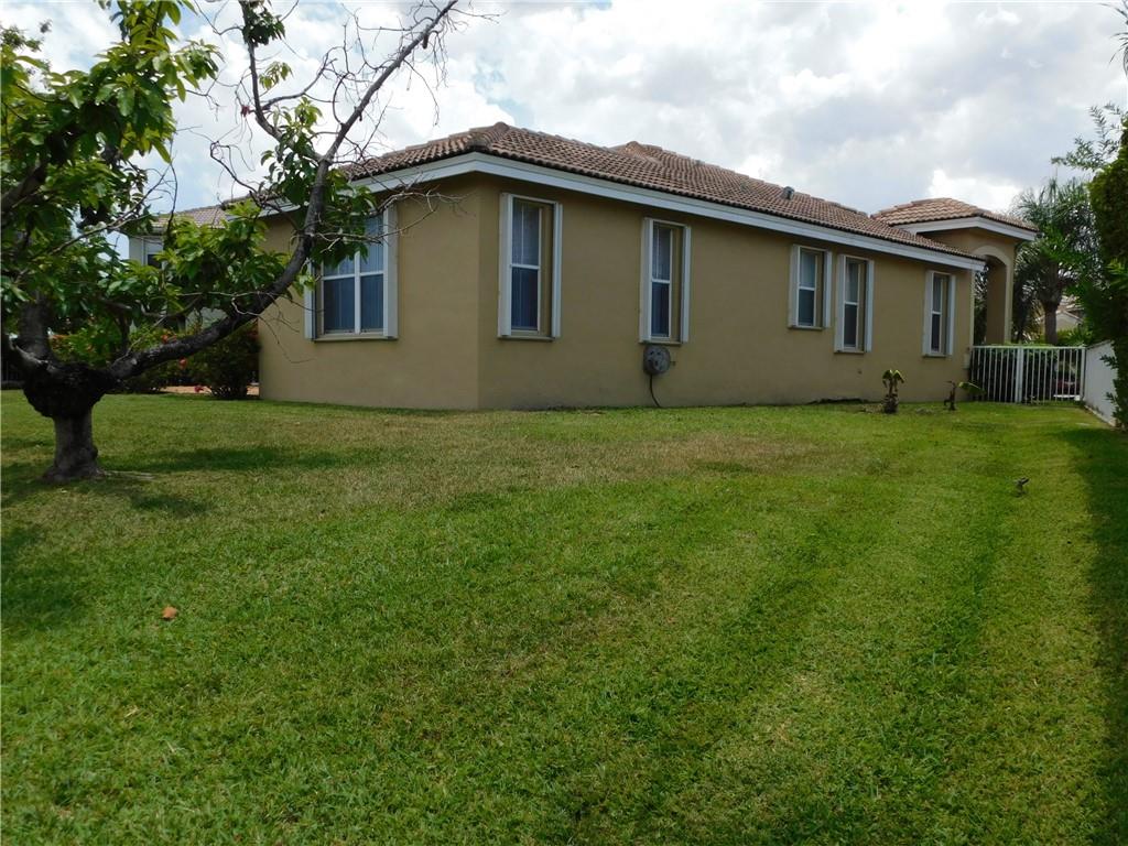 Pod 6 At Monarch Lakes 16 - Residential