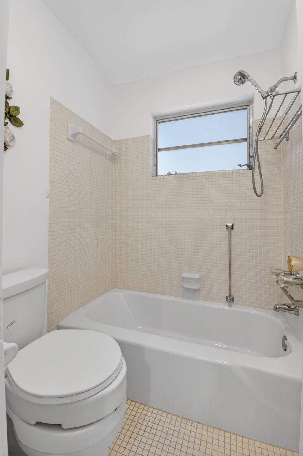 HIGH POINT OF DELRAY BEACH CONDO SEC I - Residential Lease