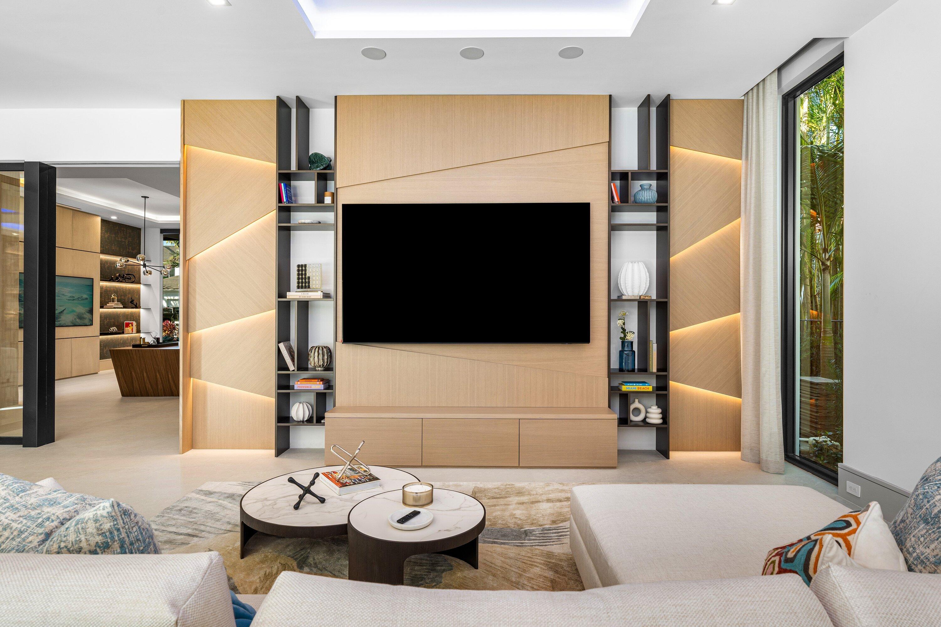 ROYAL PALM YACHT & COUNTRY CLUB - Residential