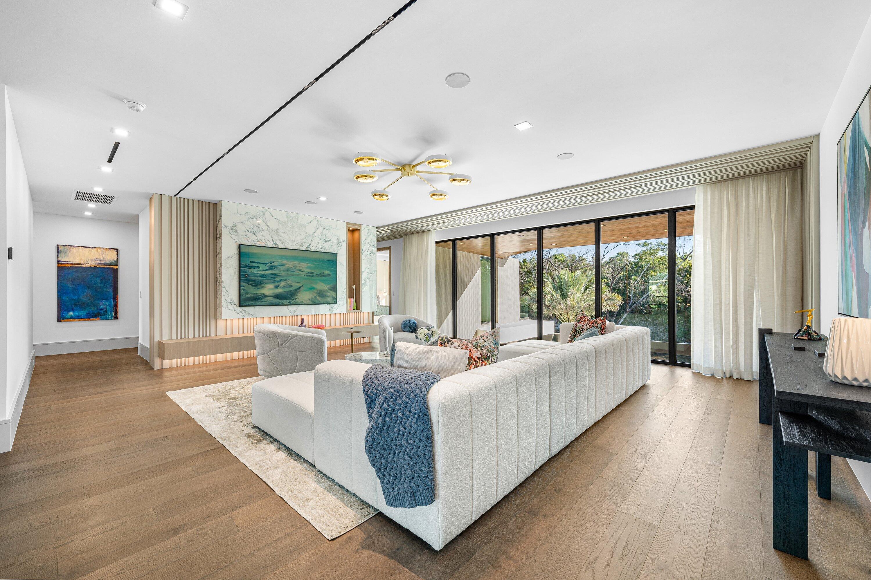 ROYAL PALM YACHT & COUNTRY CLUB - Residential