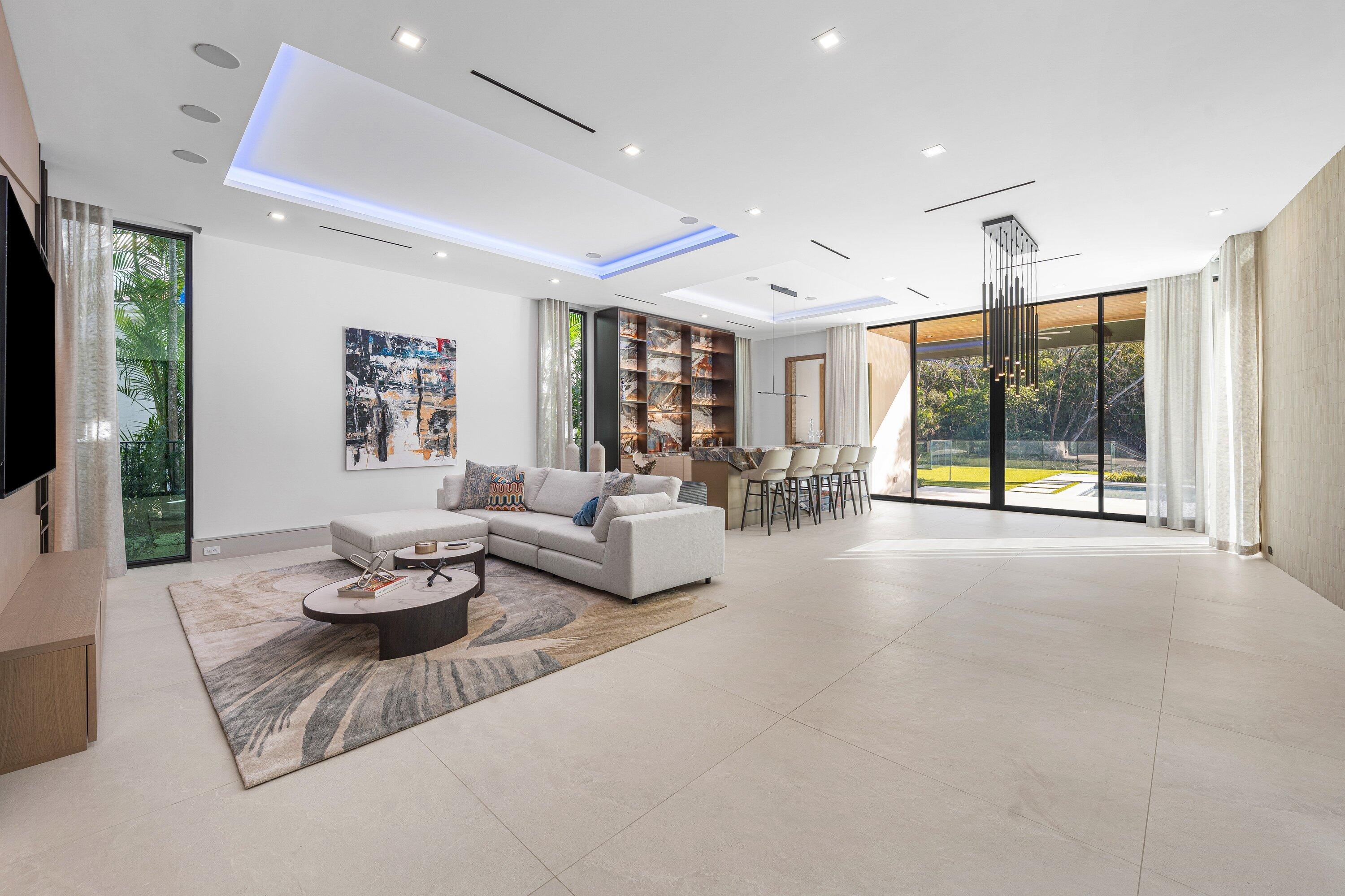 ROYAL PALM YACHT & COUNTRY CLUB - Residential