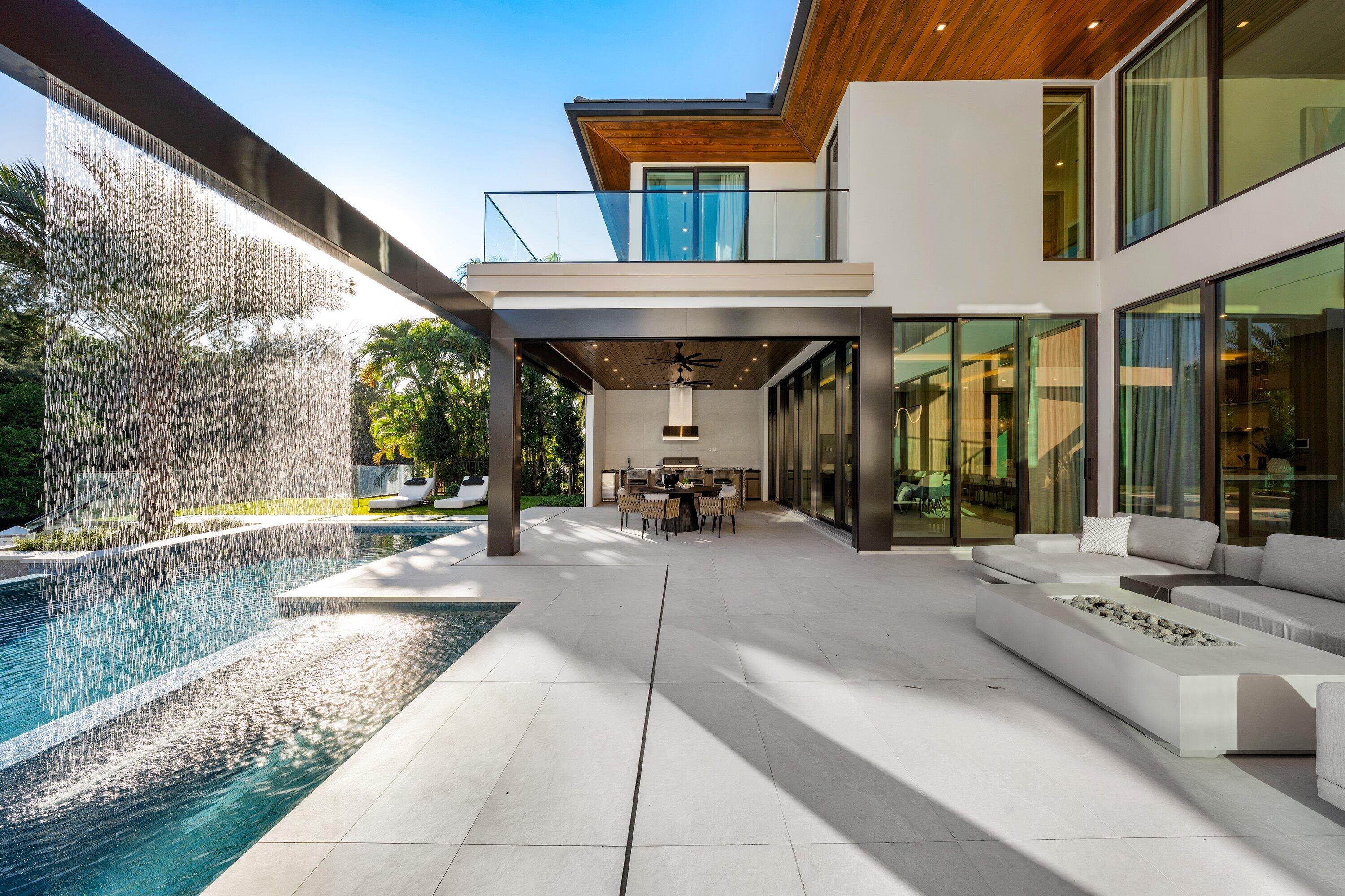 ROYAL PALM YACHT & COUNTRY CLUB - Residential