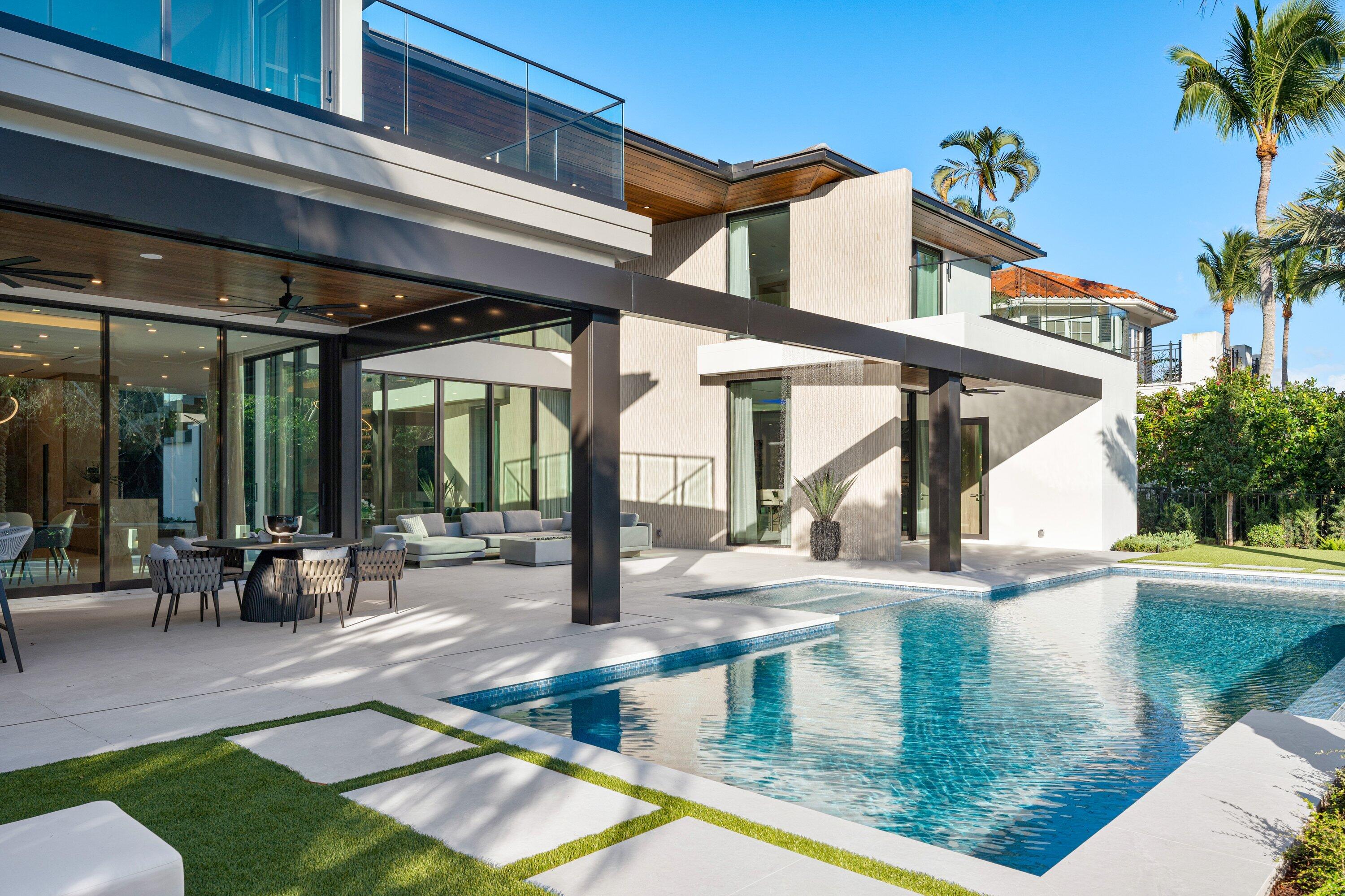 ROYAL PALM YACHT & COUNTRY CLUB - Residential