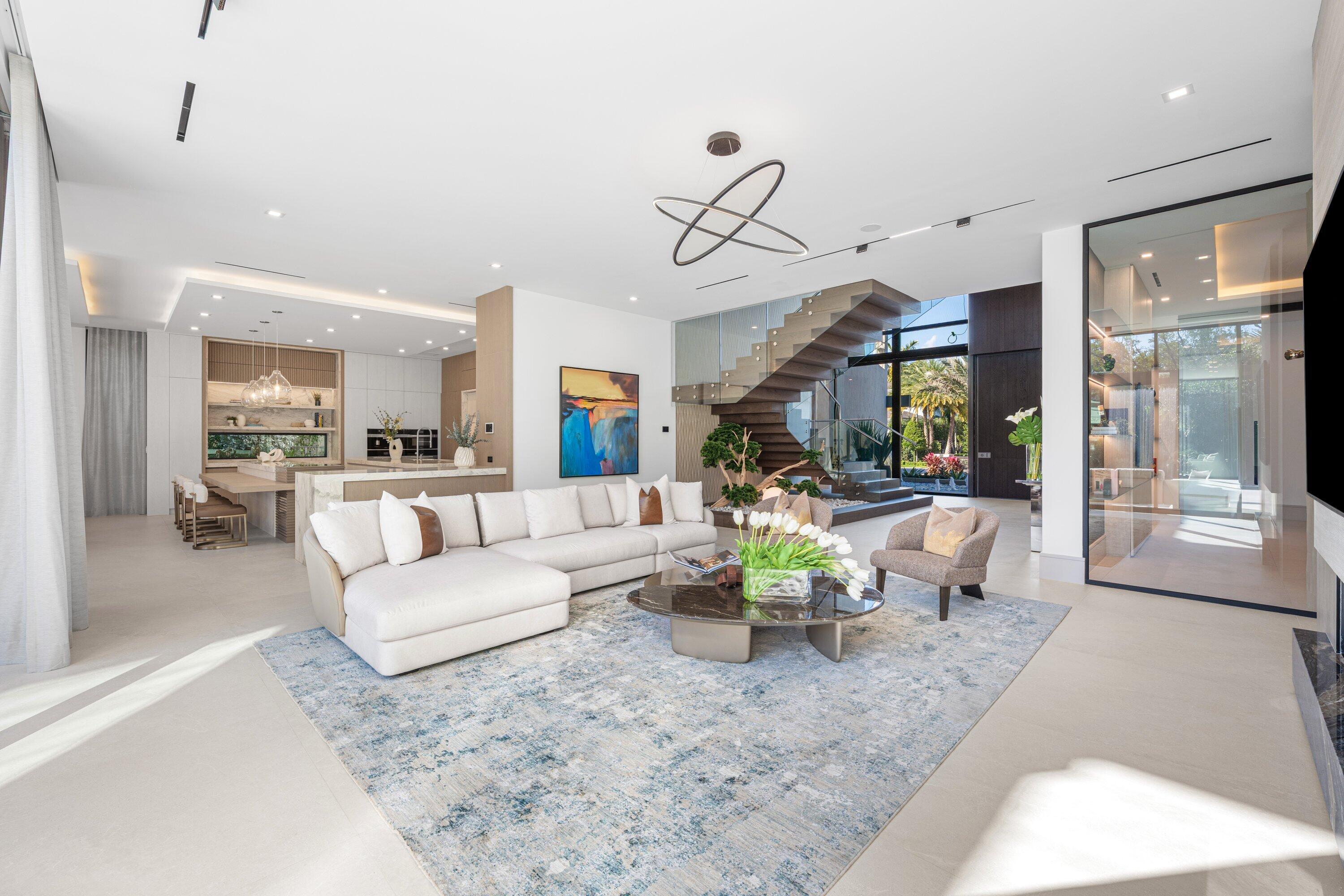 ROYAL PALM YACHT & COUNTRY CLUB - Residential