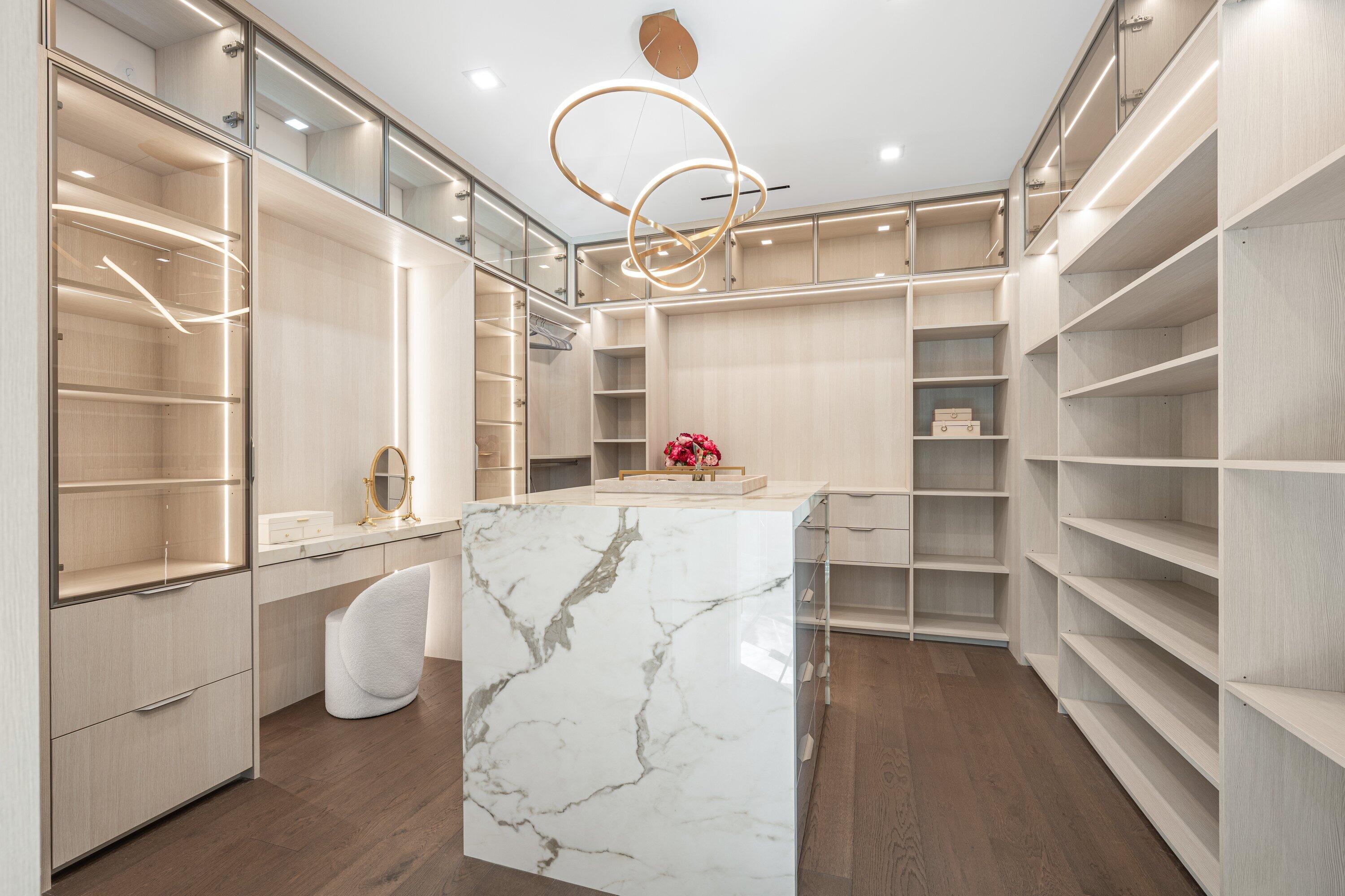 ROYAL PALM YACHT & COUNTRY CLUB - Residential