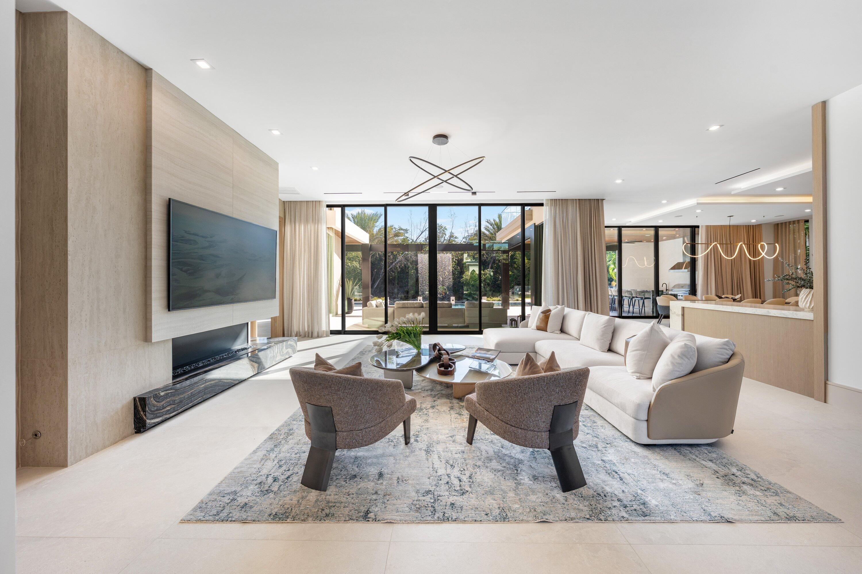 ROYAL PALM YACHT & COUNTRY CLUB - Residential