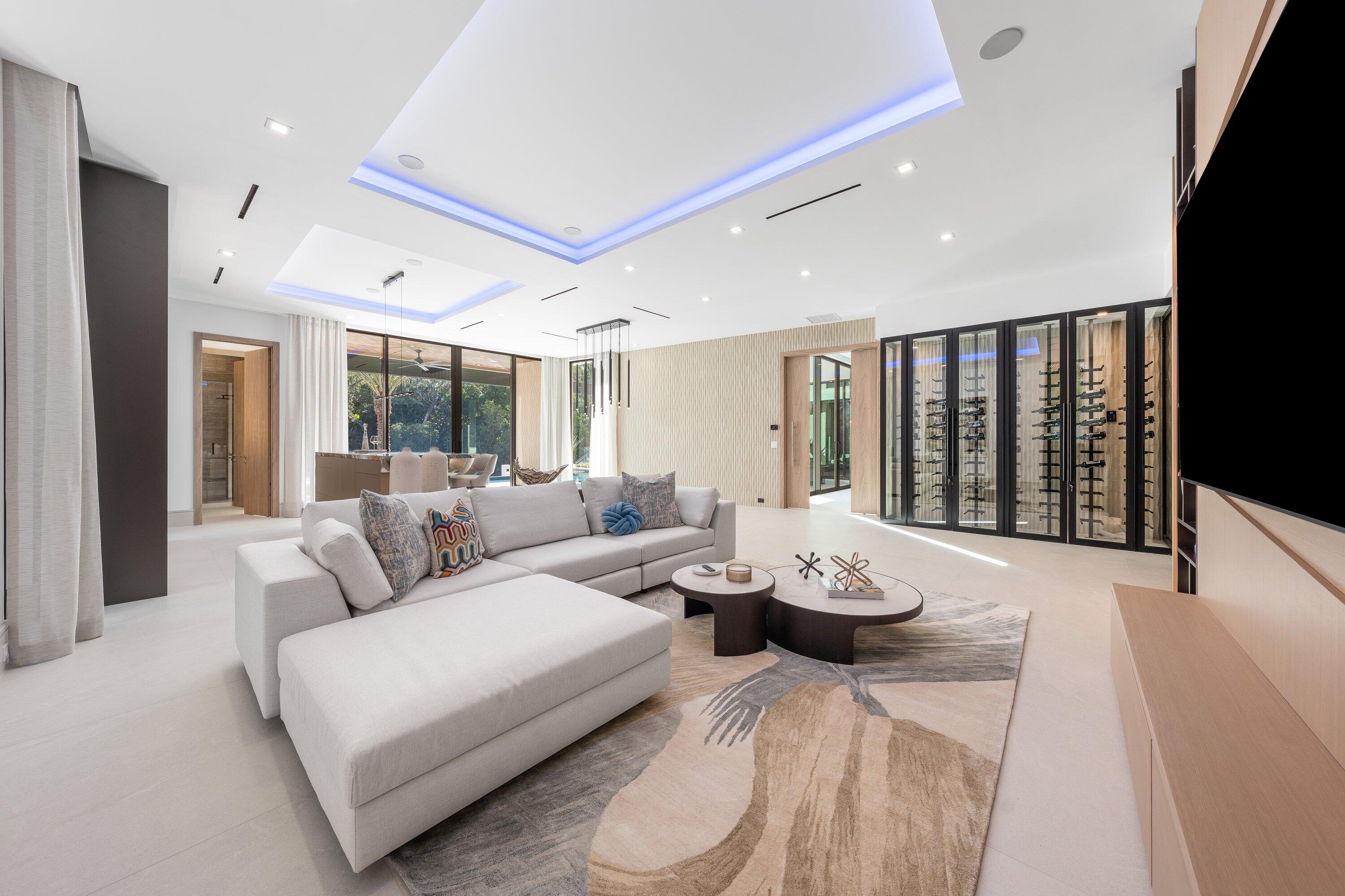 ROYAL PALM YACHT & COUNTRY CLUB - Residential