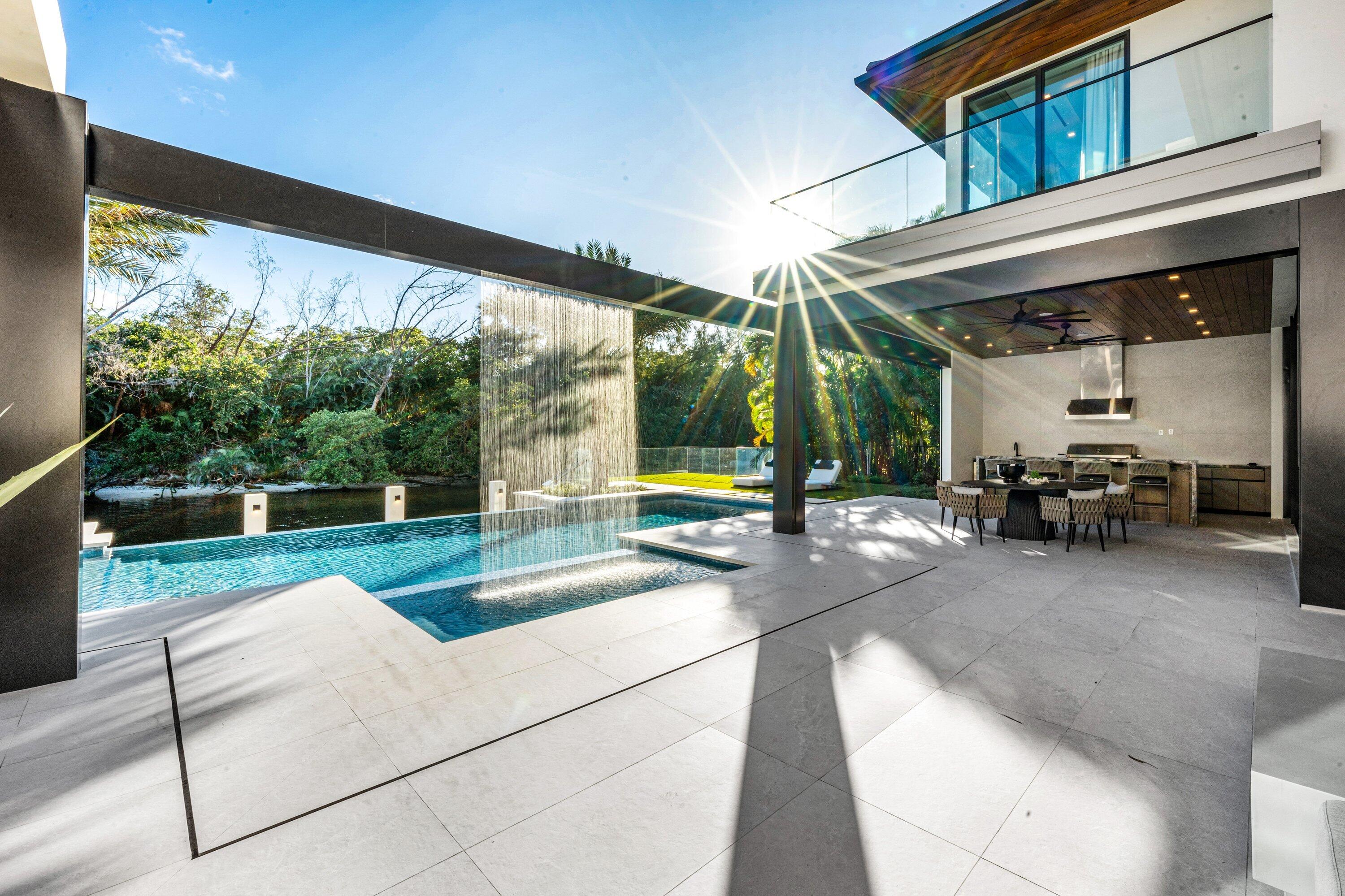 ROYAL PALM YACHT & COUNTRY CLUB - Residential