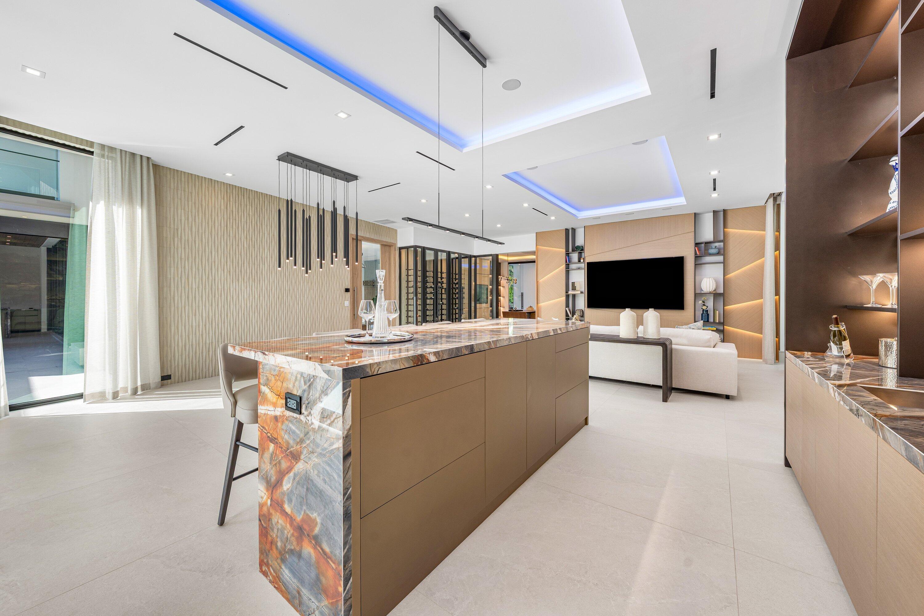 ROYAL PALM YACHT & COUNTRY CLUB - Residential