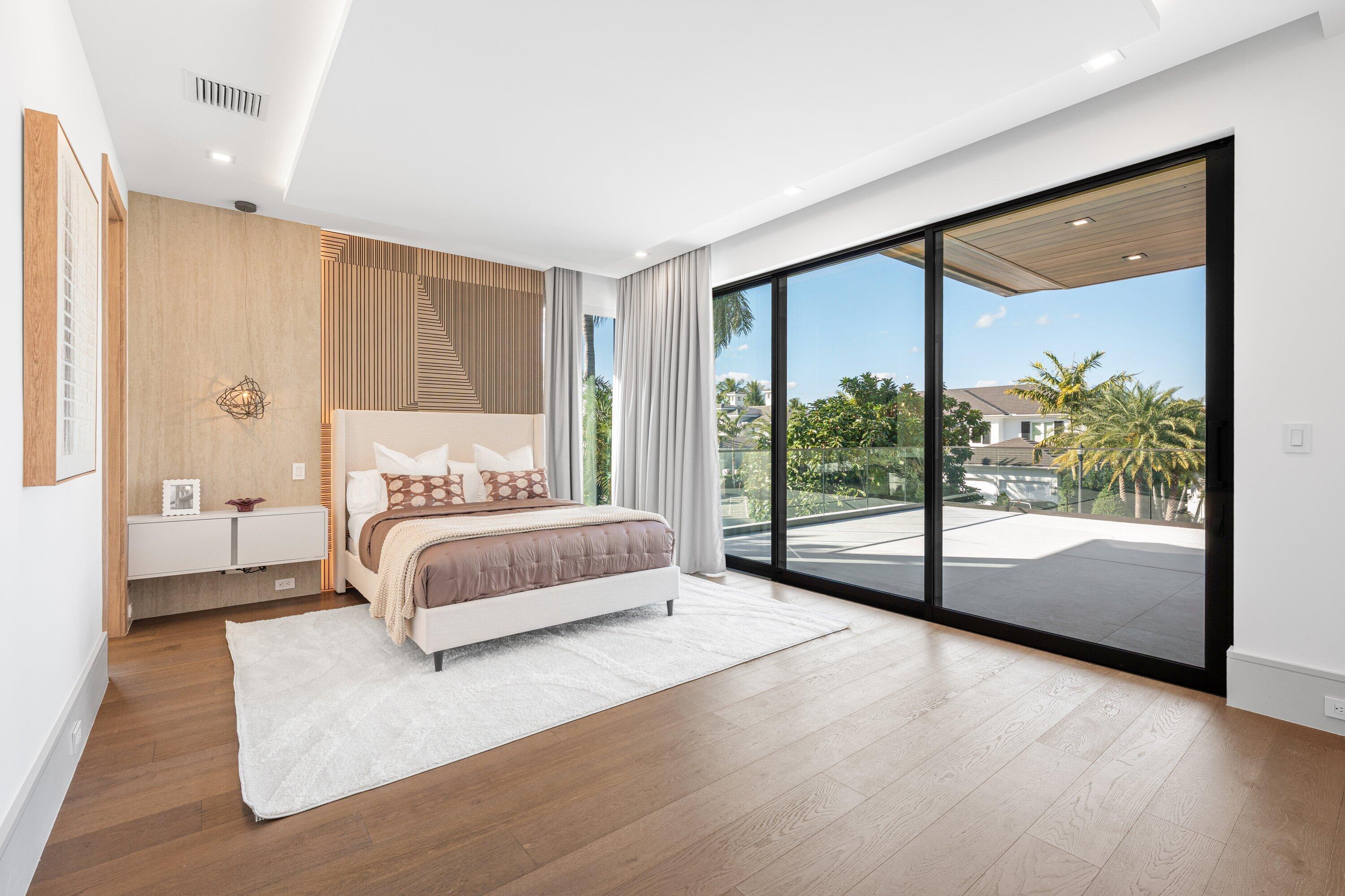 ROYAL PALM YACHT & COUNTRY CLUB - Residential