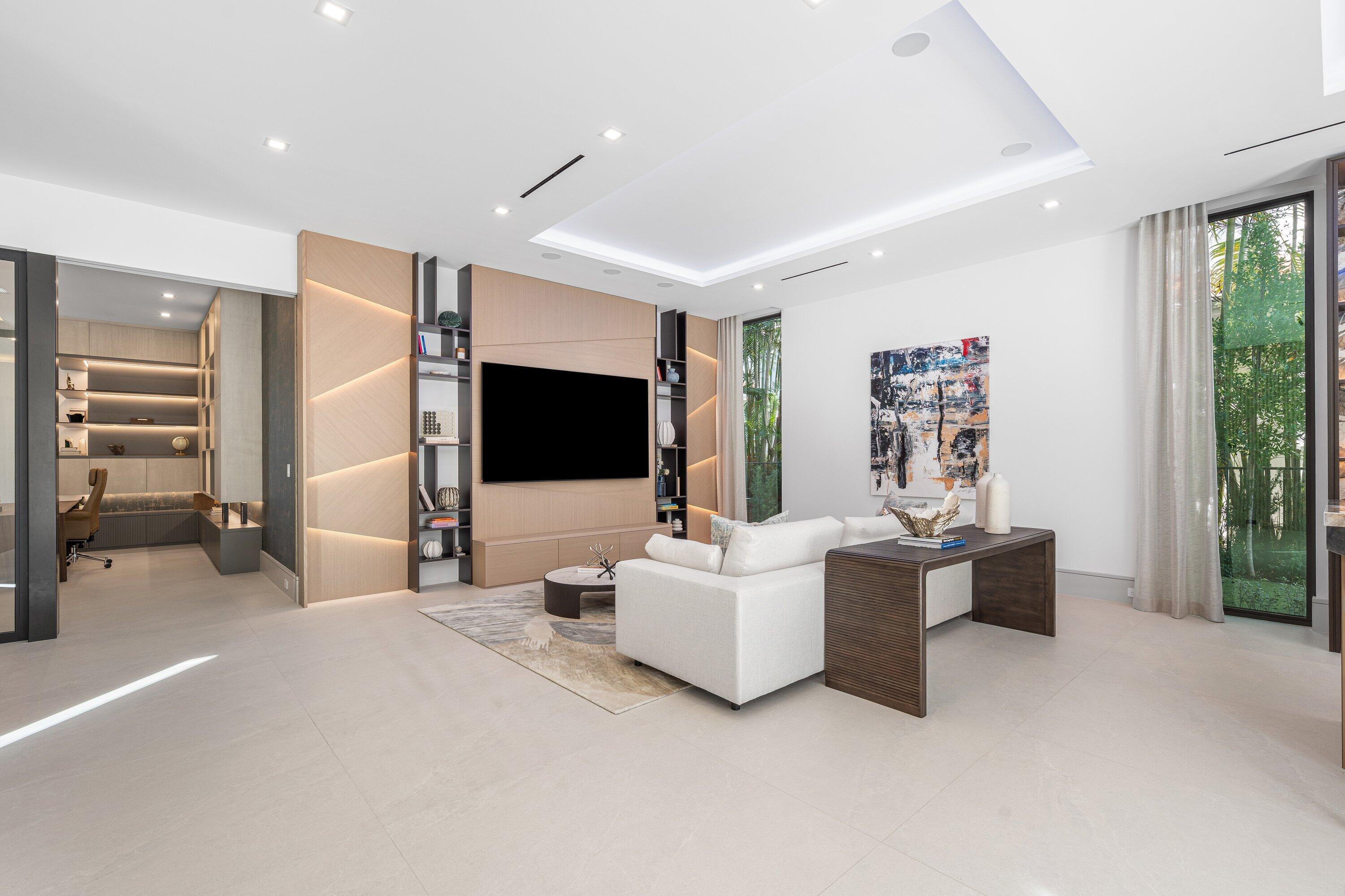 ROYAL PALM YACHT & COUNTRY CLUB - Residential