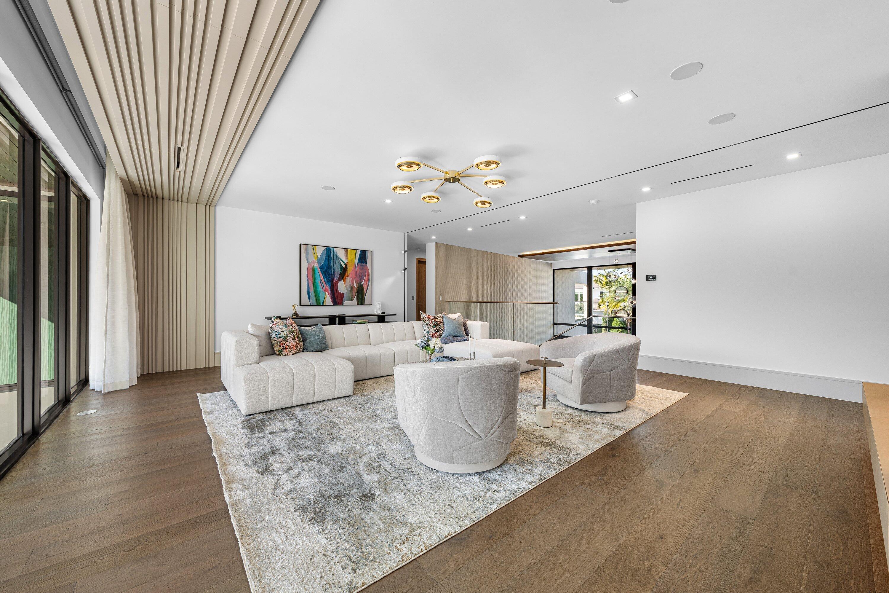 ROYAL PALM YACHT & COUNTRY CLUB - Residential