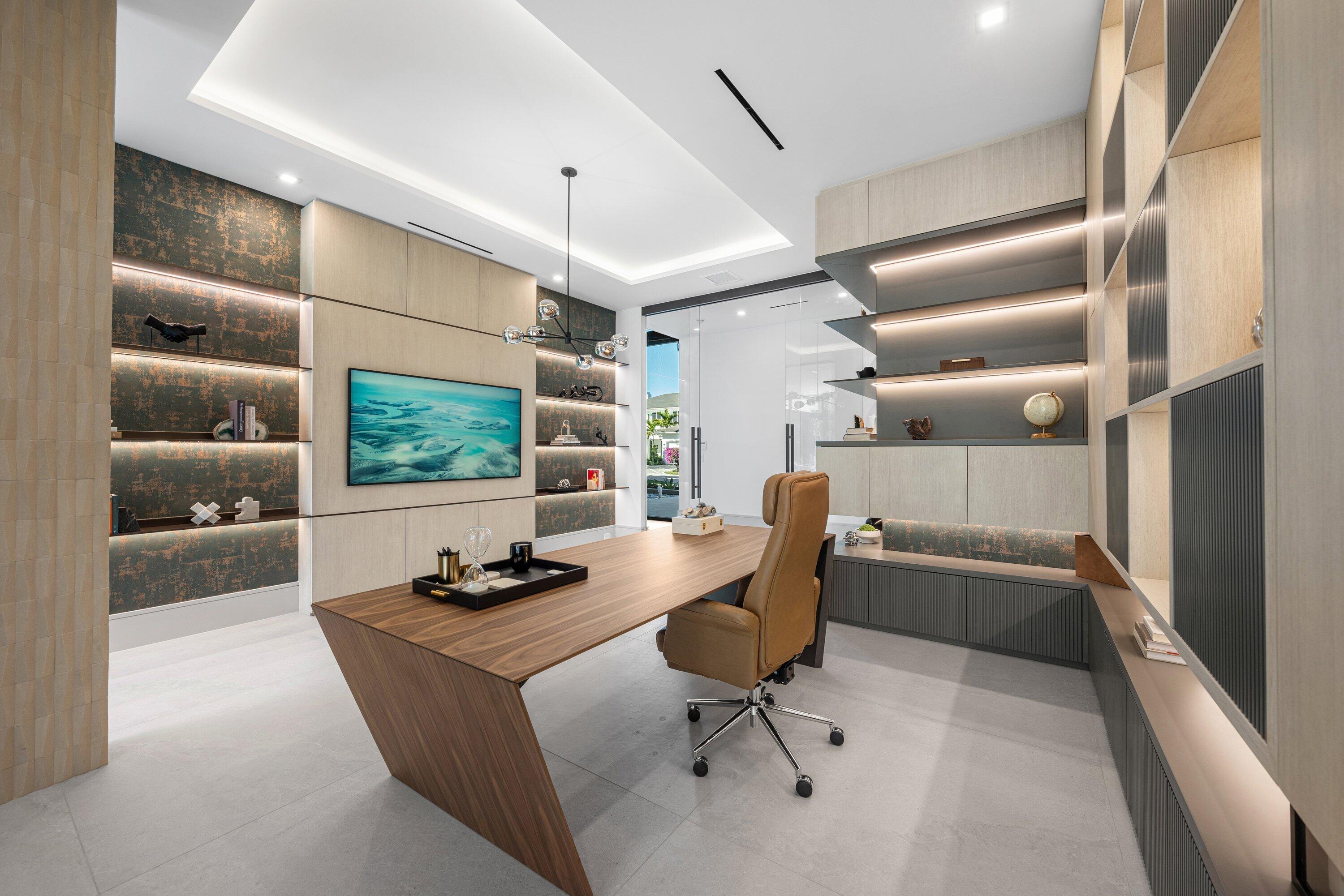 ROYAL PALM YACHT & COUNTRY CLUB - Residential