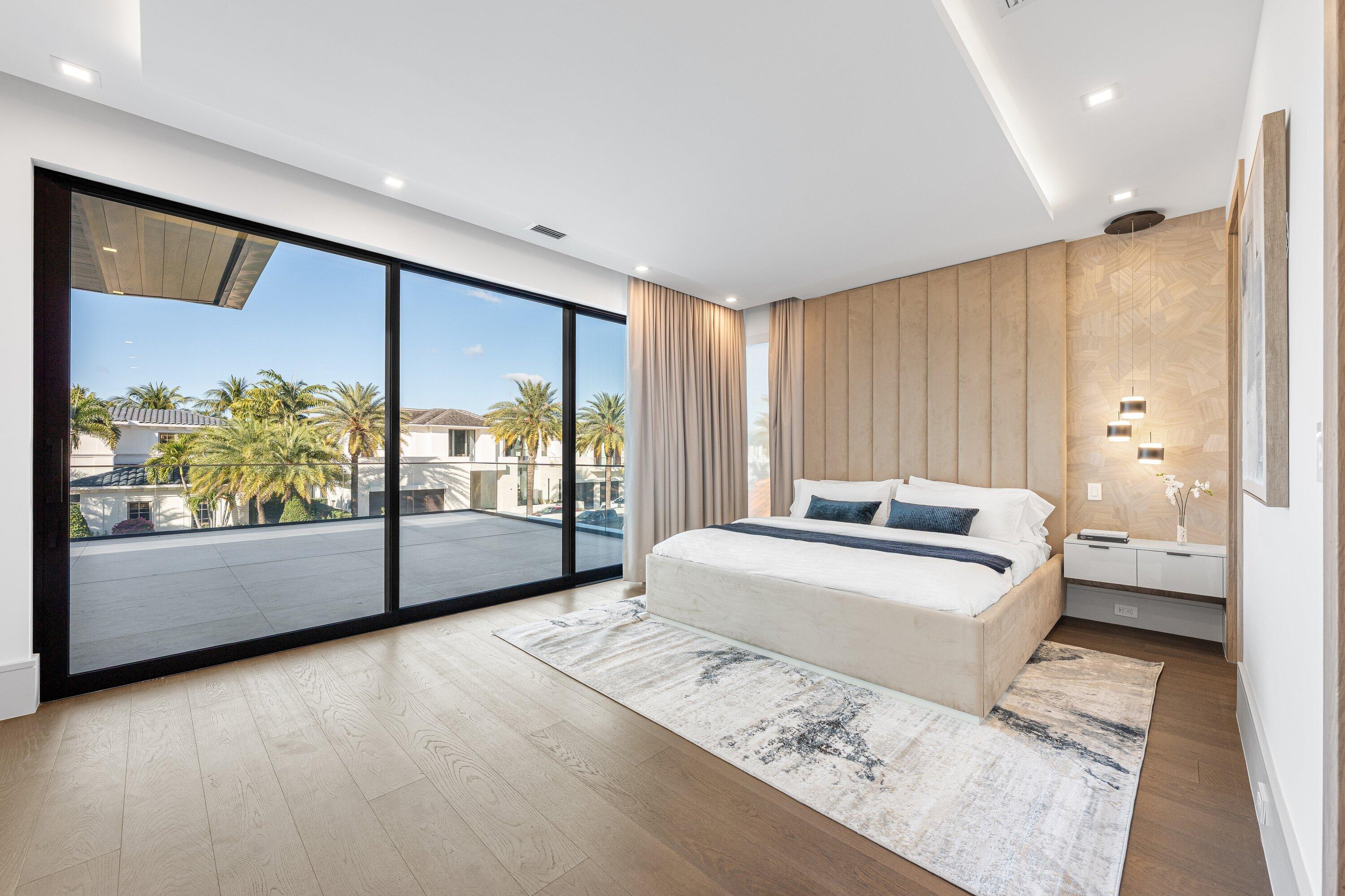 ROYAL PALM YACHT & COUNTRY CLUB - Residential