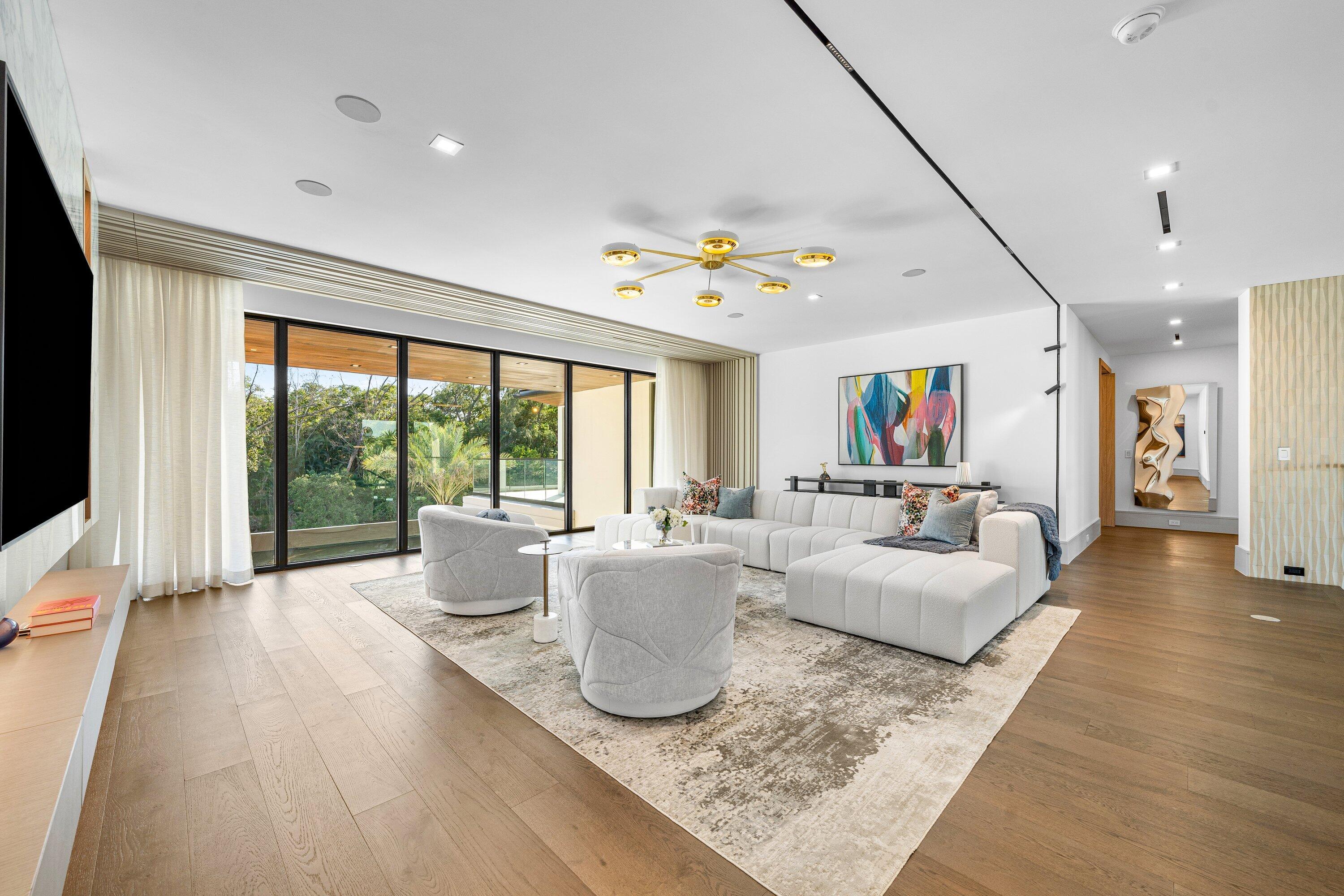 ROYAL PALM YACHT & COUNTRY CLUB - Residential