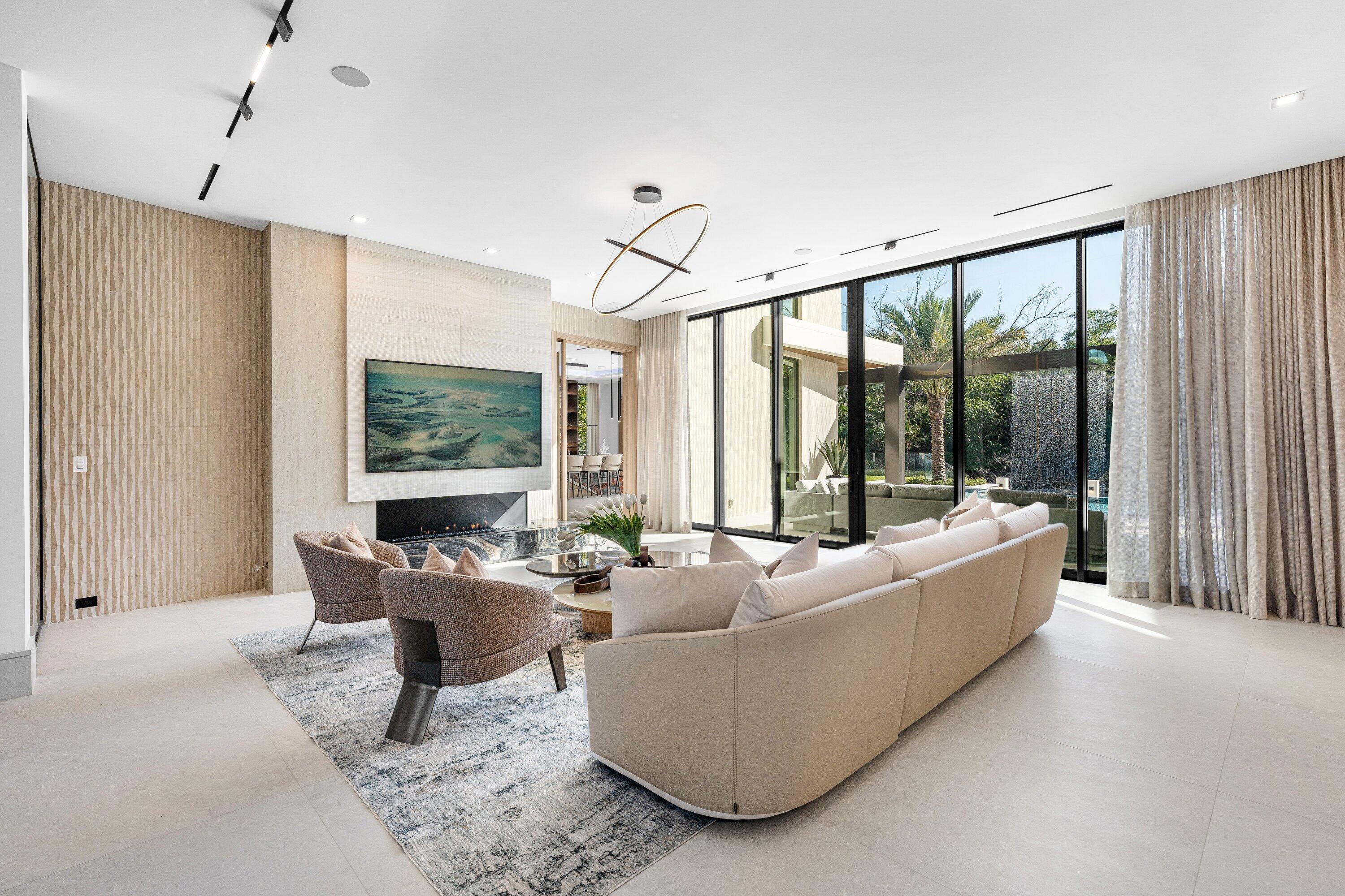 ROYAL PALM YACHT & COUNTRY CLUB - Residential