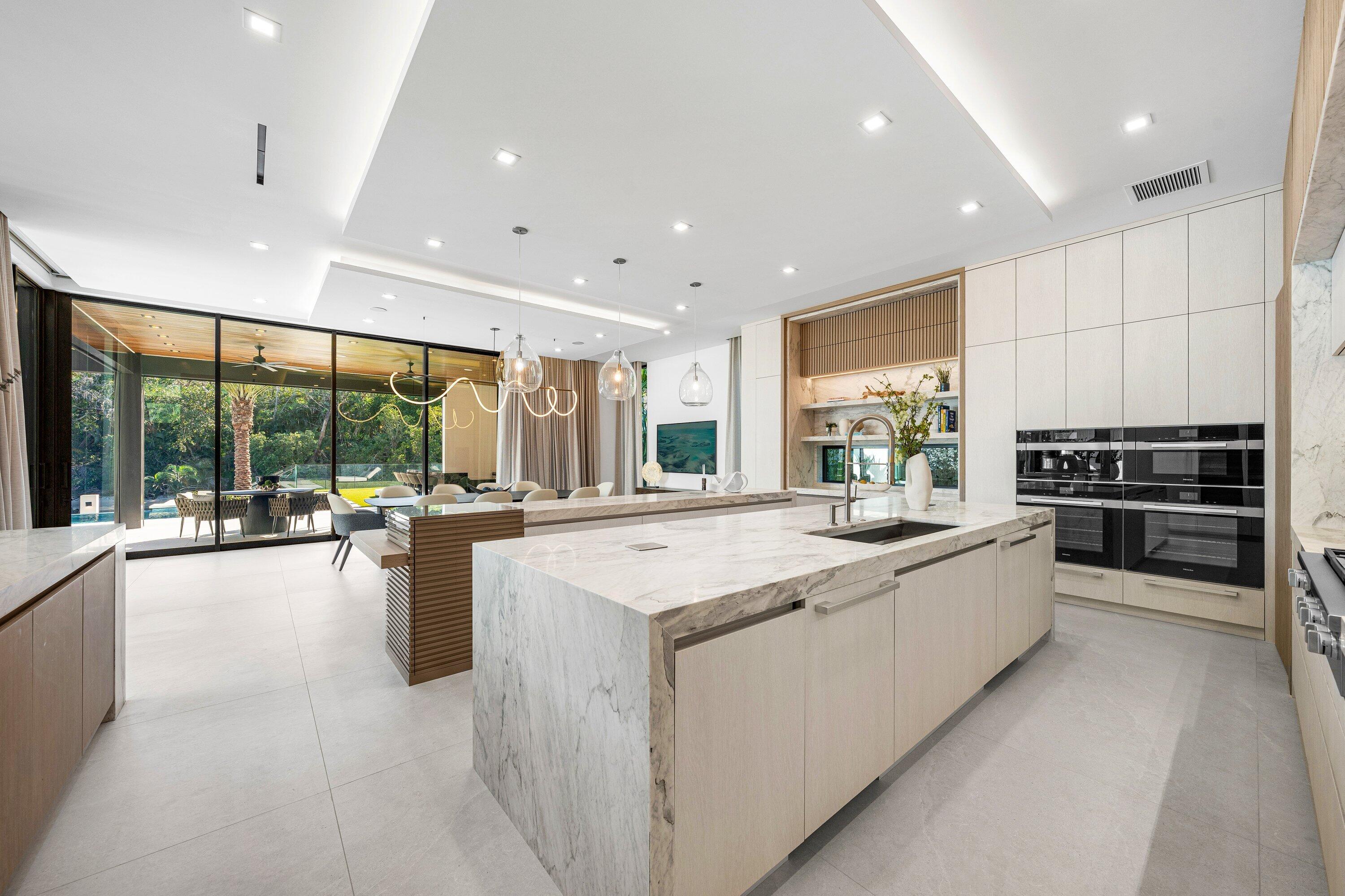 ROYAL PALM YACHT & COUNTRY CLUB - Residential