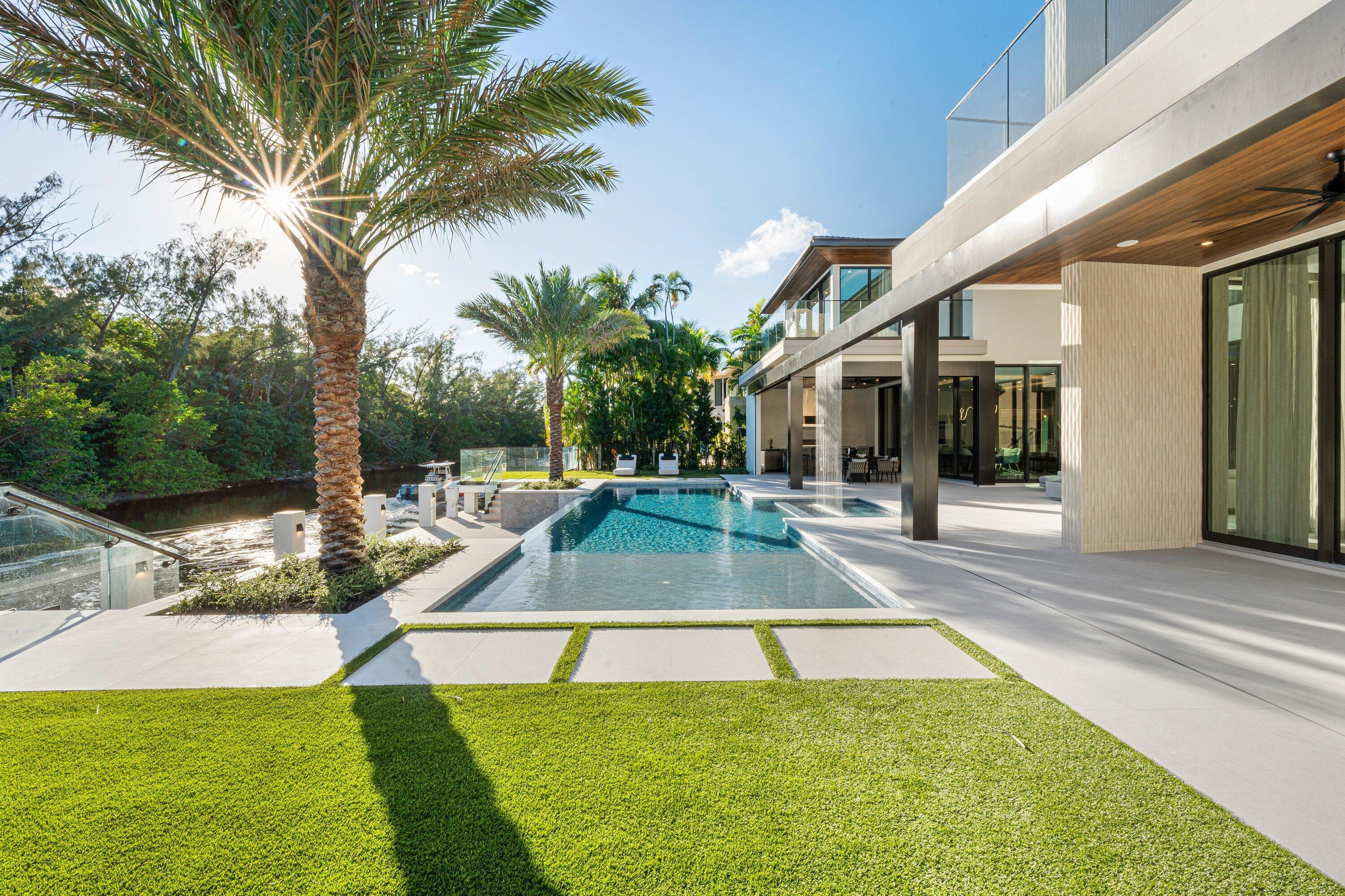 ROYAL PALM YACHT & COUNTRY CLUB - Residential