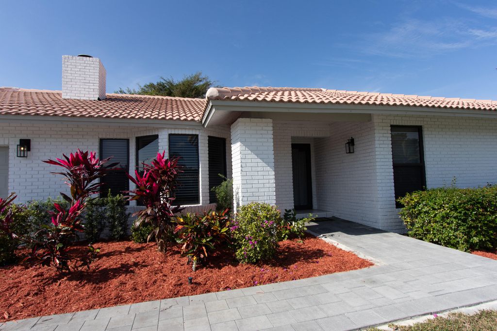 Photo of 21553 Chipmunk Lane, Boca Raton, FL 33428 (MLS # R10951409)