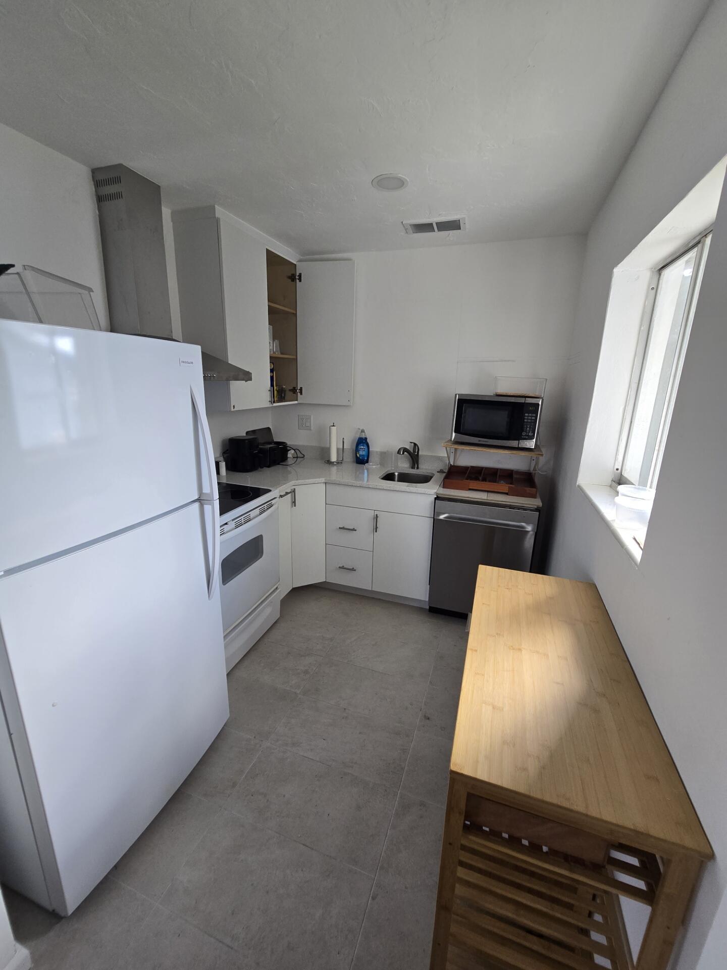 LAKESIDE POINT APT 1 CONDO - Residential