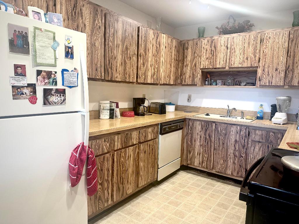 2886 Fernley Drive E 85