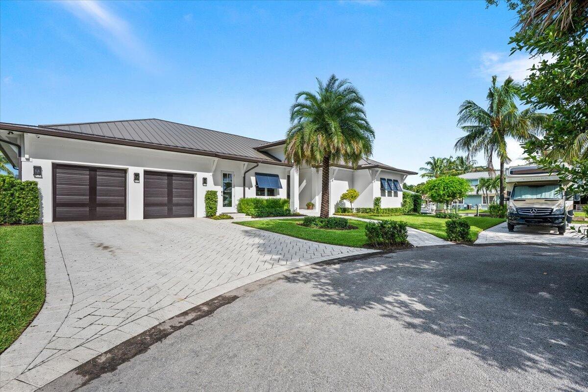 934 N Loxahatchee Drive
