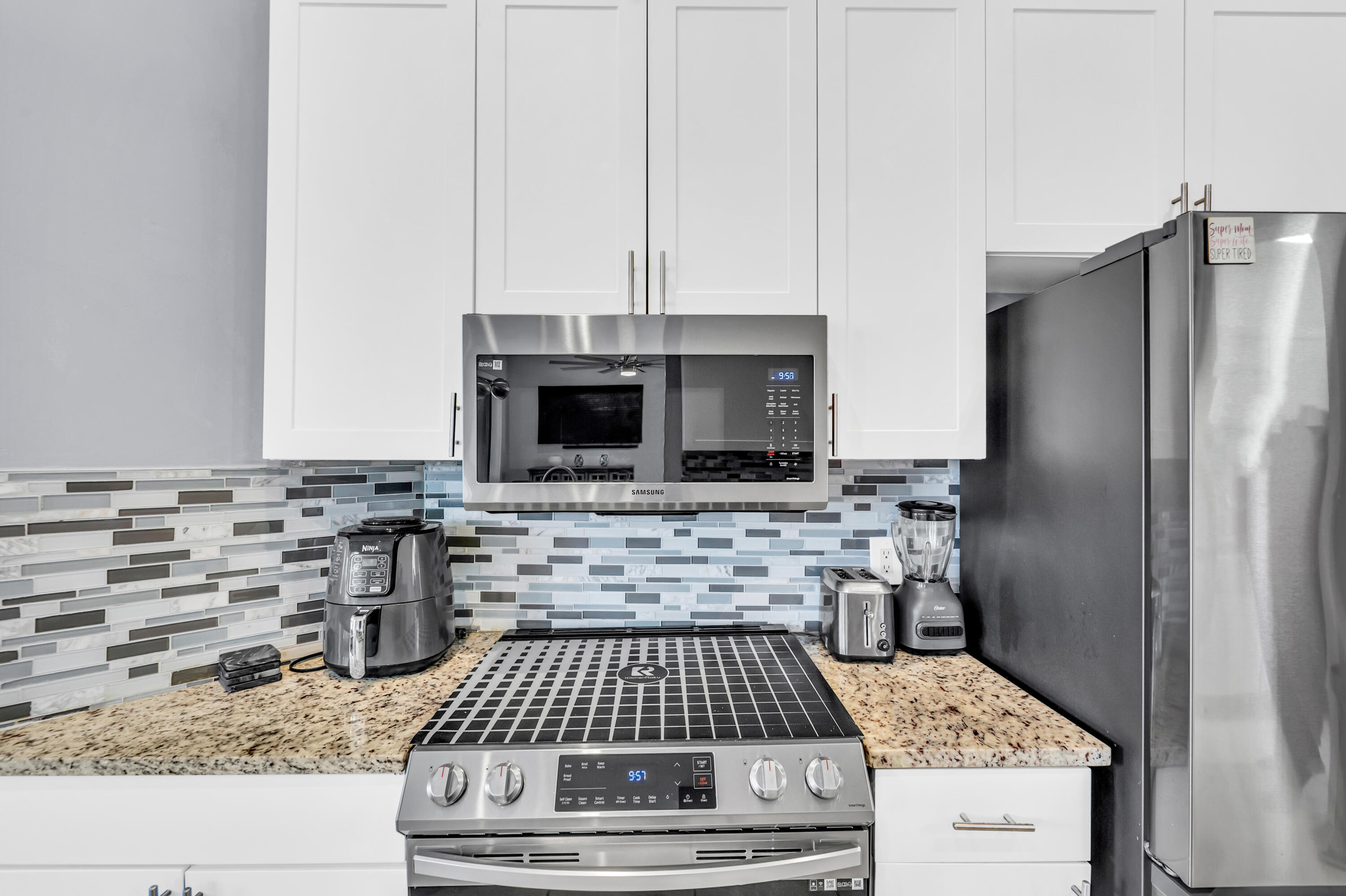 COUNTRY CLUB POINTE - Residential