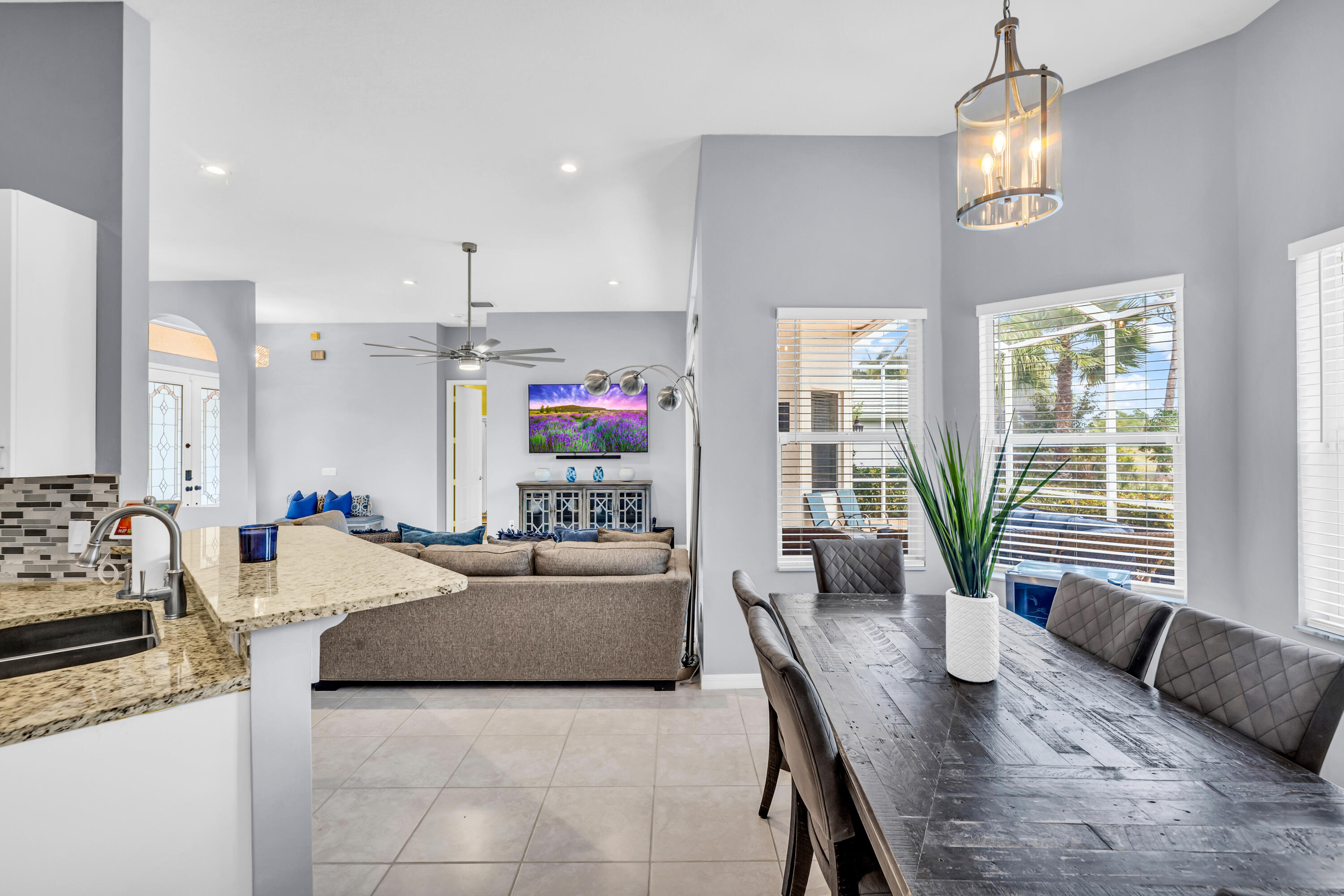 COUNTRY CLUB POINTE - Residential