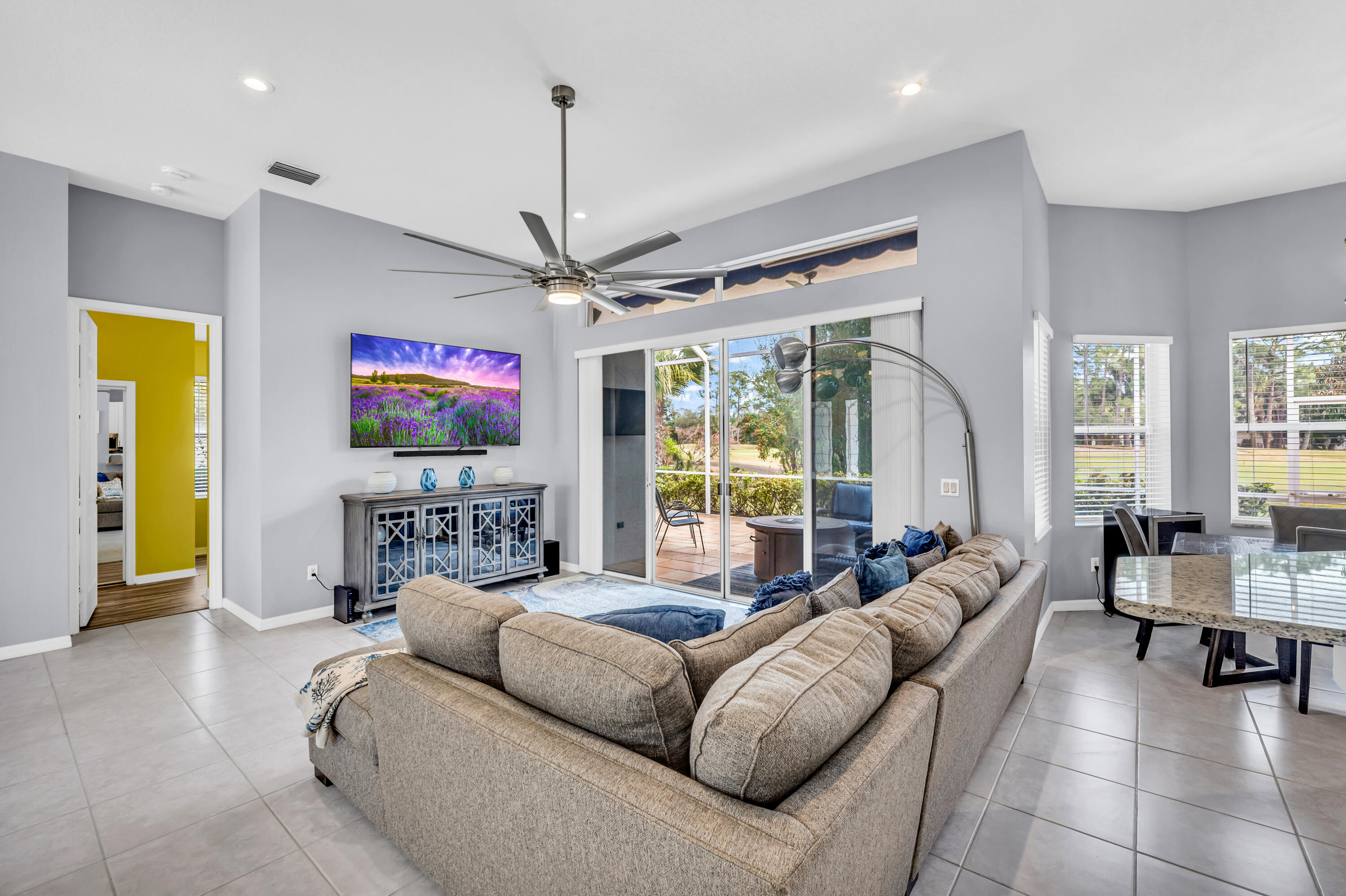 COUNTRY CLUB POINTE - Residential