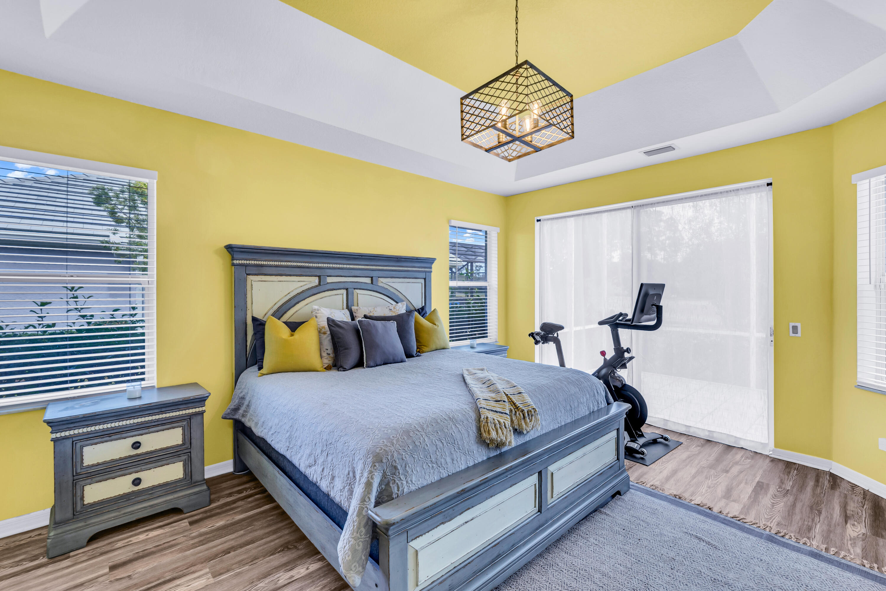 COUNTRY CLUB POINTE - Residential