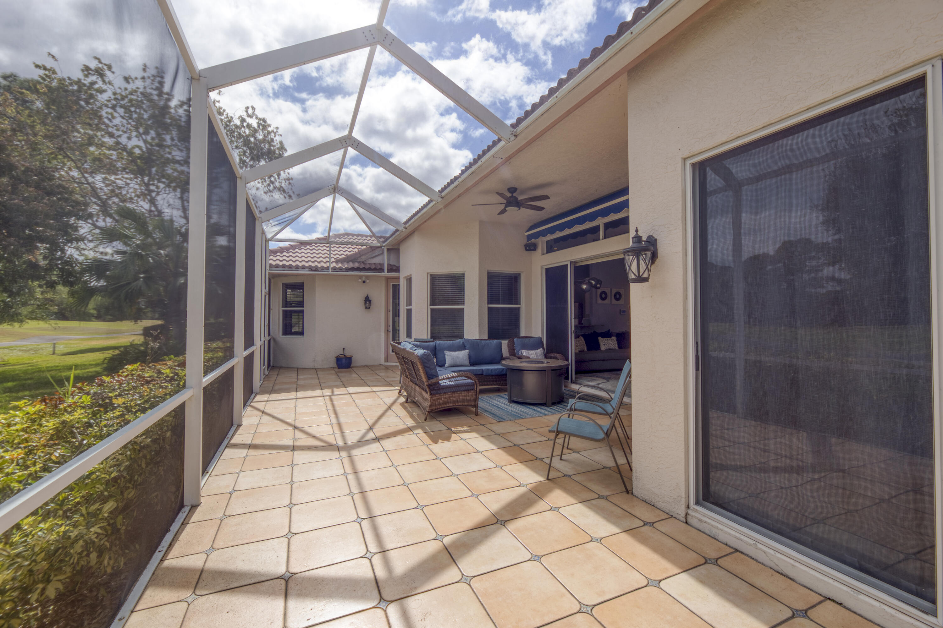 COUNTRY CLUB POINTE - Residential