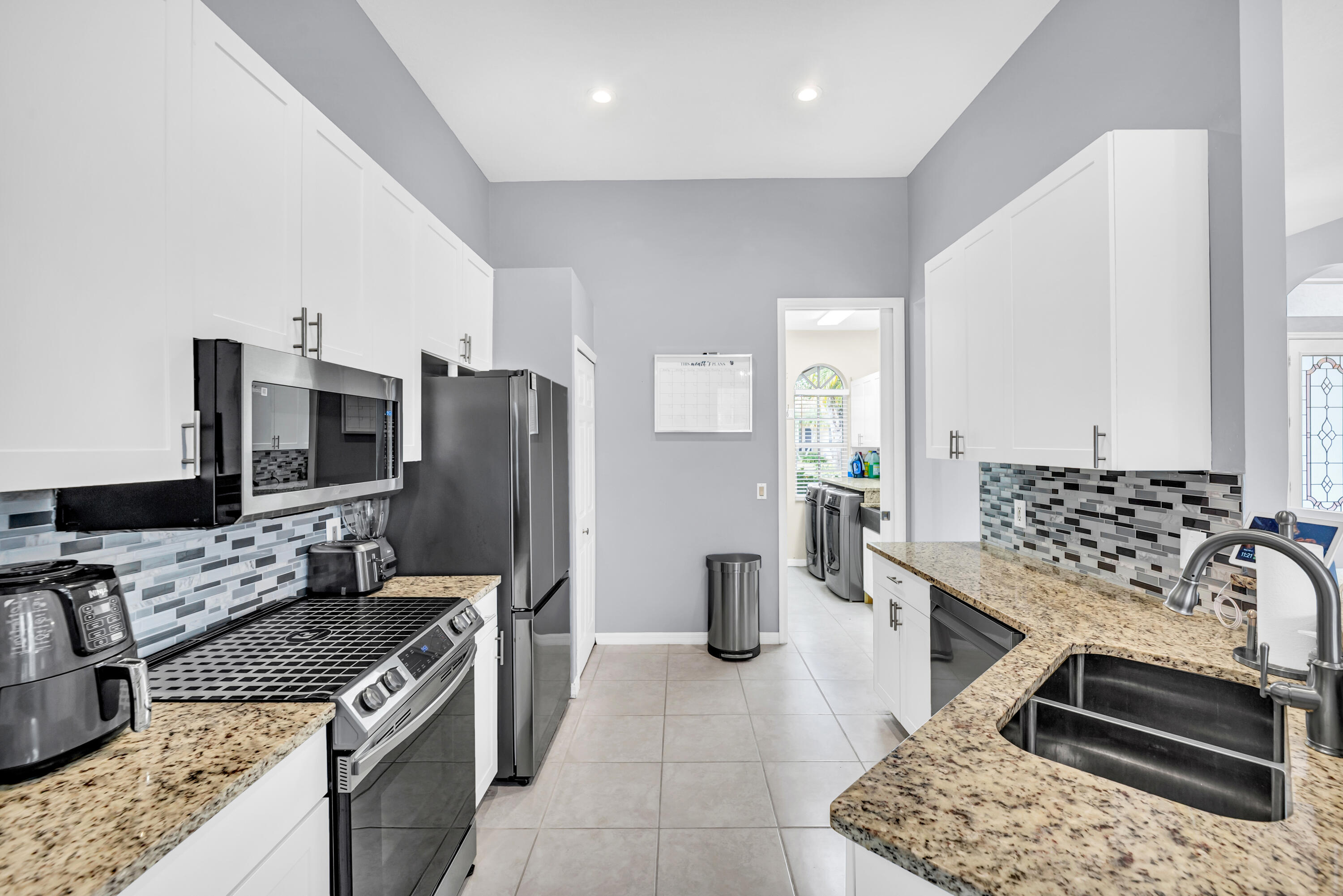 COUNTRY CLUB POINTE - Residential