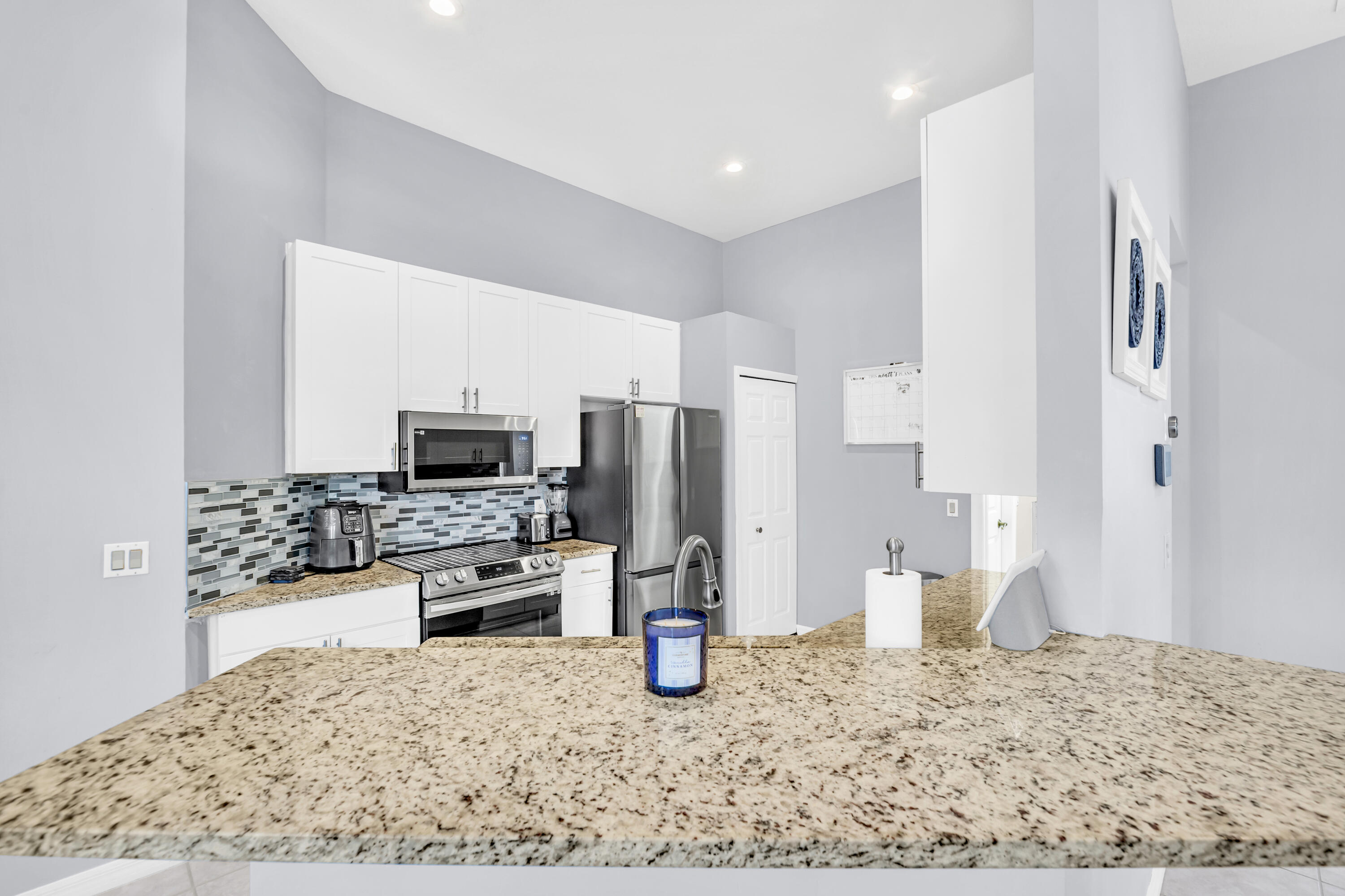 COUNTRY CLUB POINTE - Residential