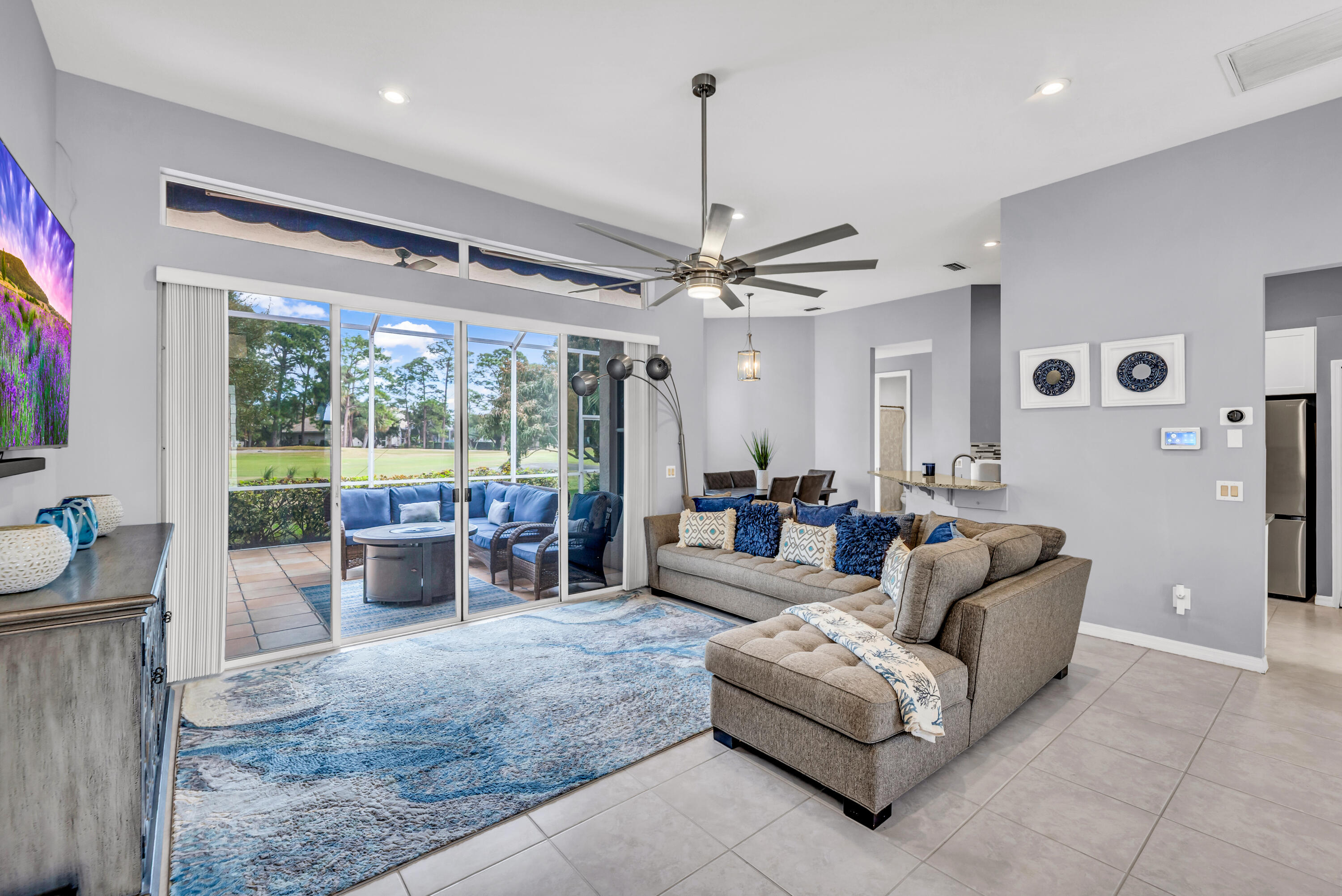 COUNTRY CLUB POINTE - Residential