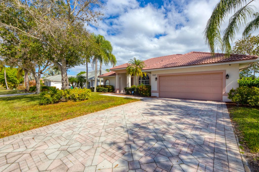 Photo of 1507 SW Mockingbird Circle, Port Saint Lucie, FL 34986 (MLS # R11162404)