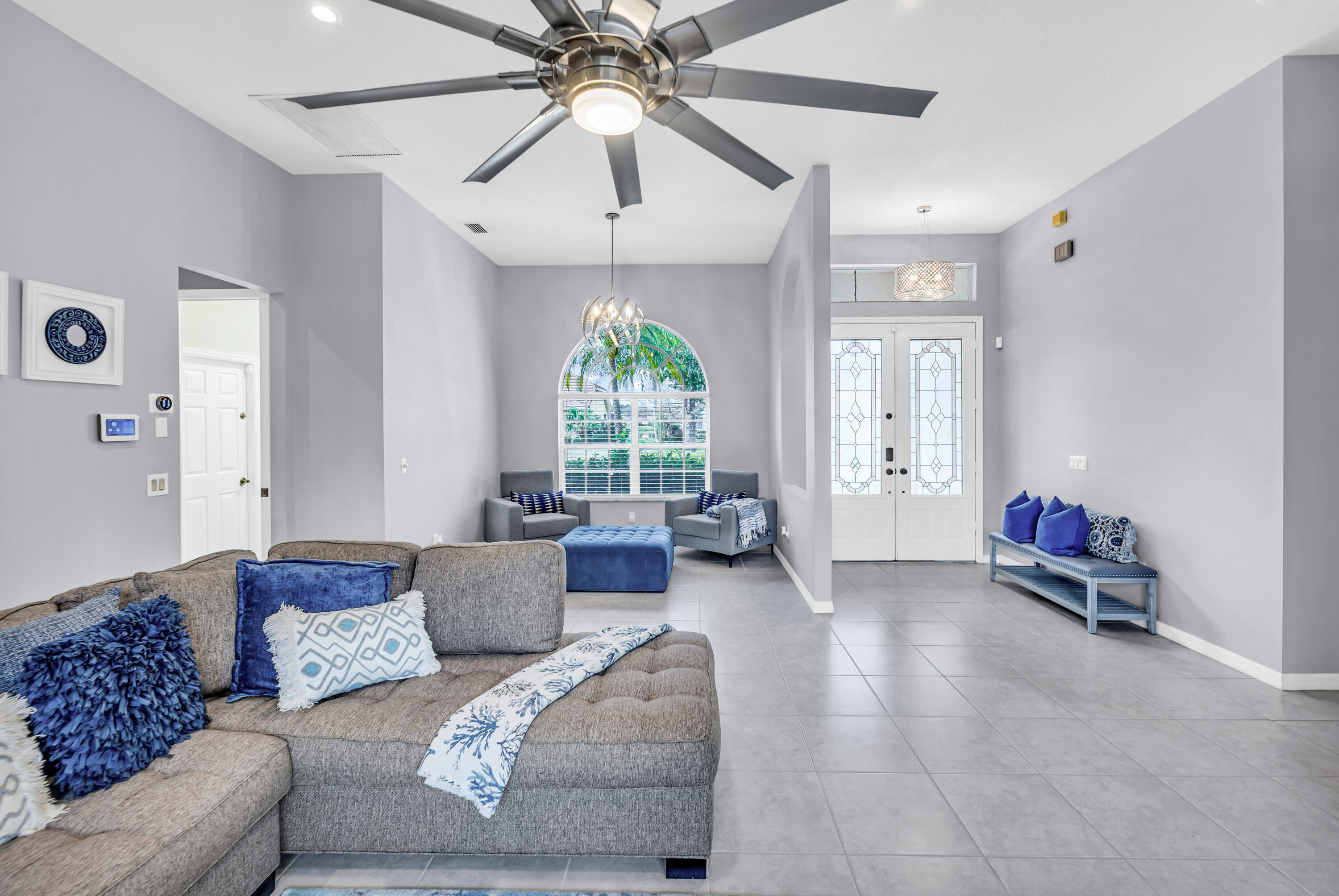 COUNTRY CLUB POINTE - Residential