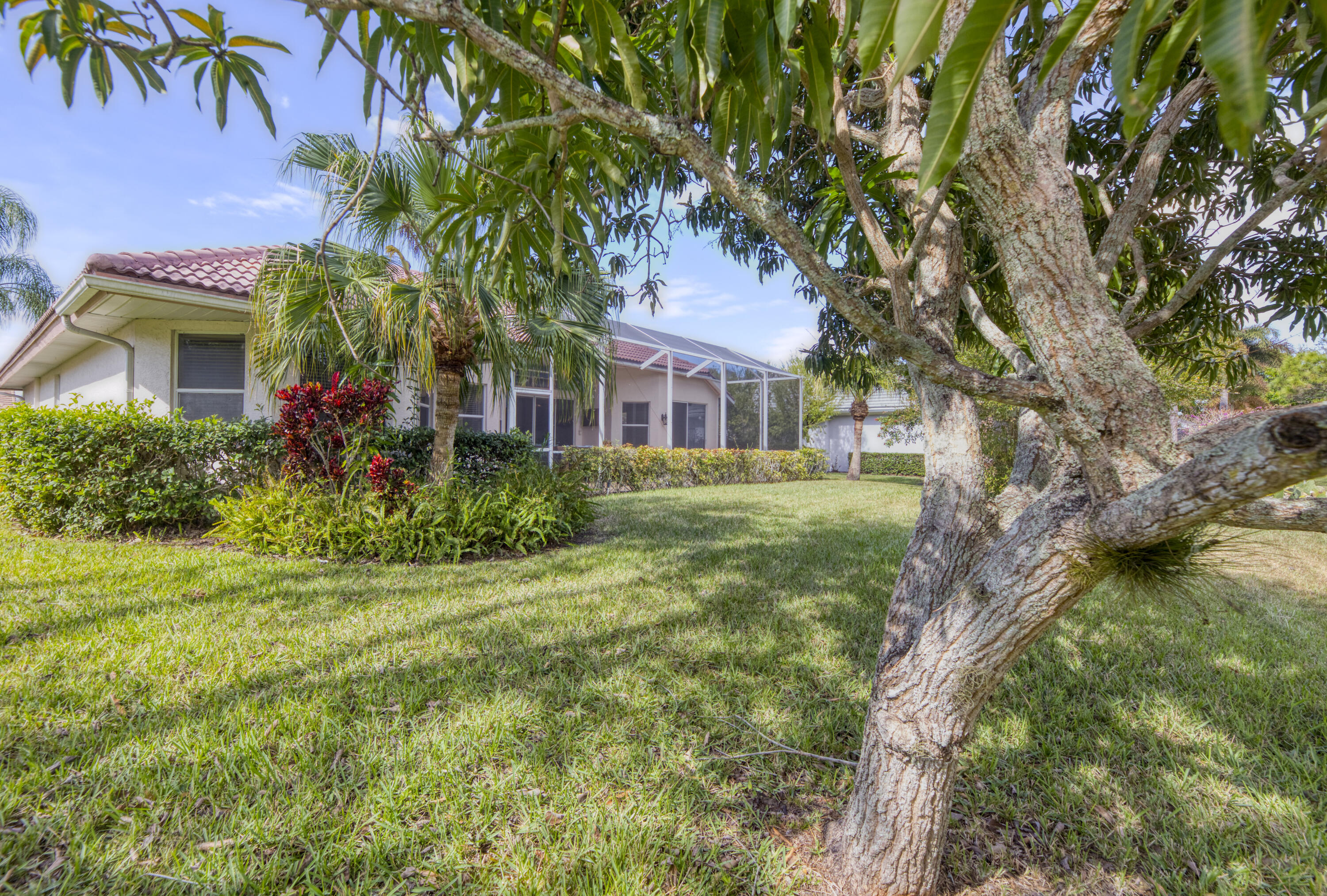 COUNTRY CLUB POINTE - Residential