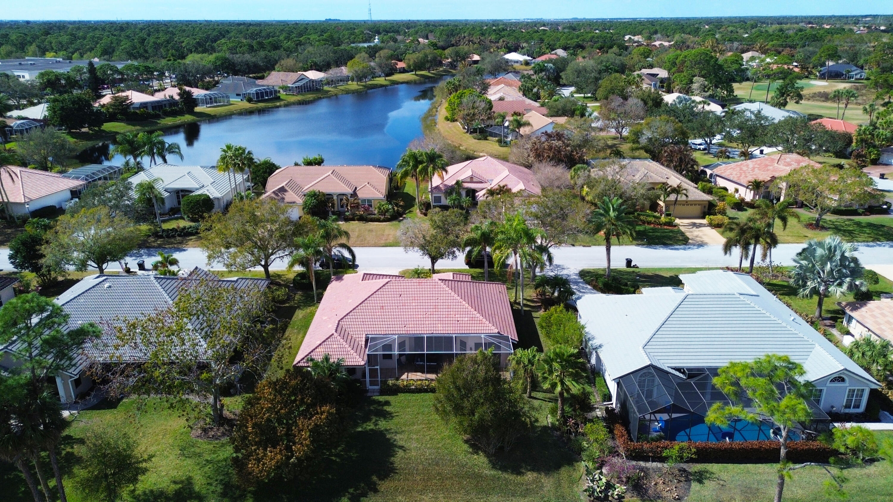 COUNTRY CLUB POINTE - Residential