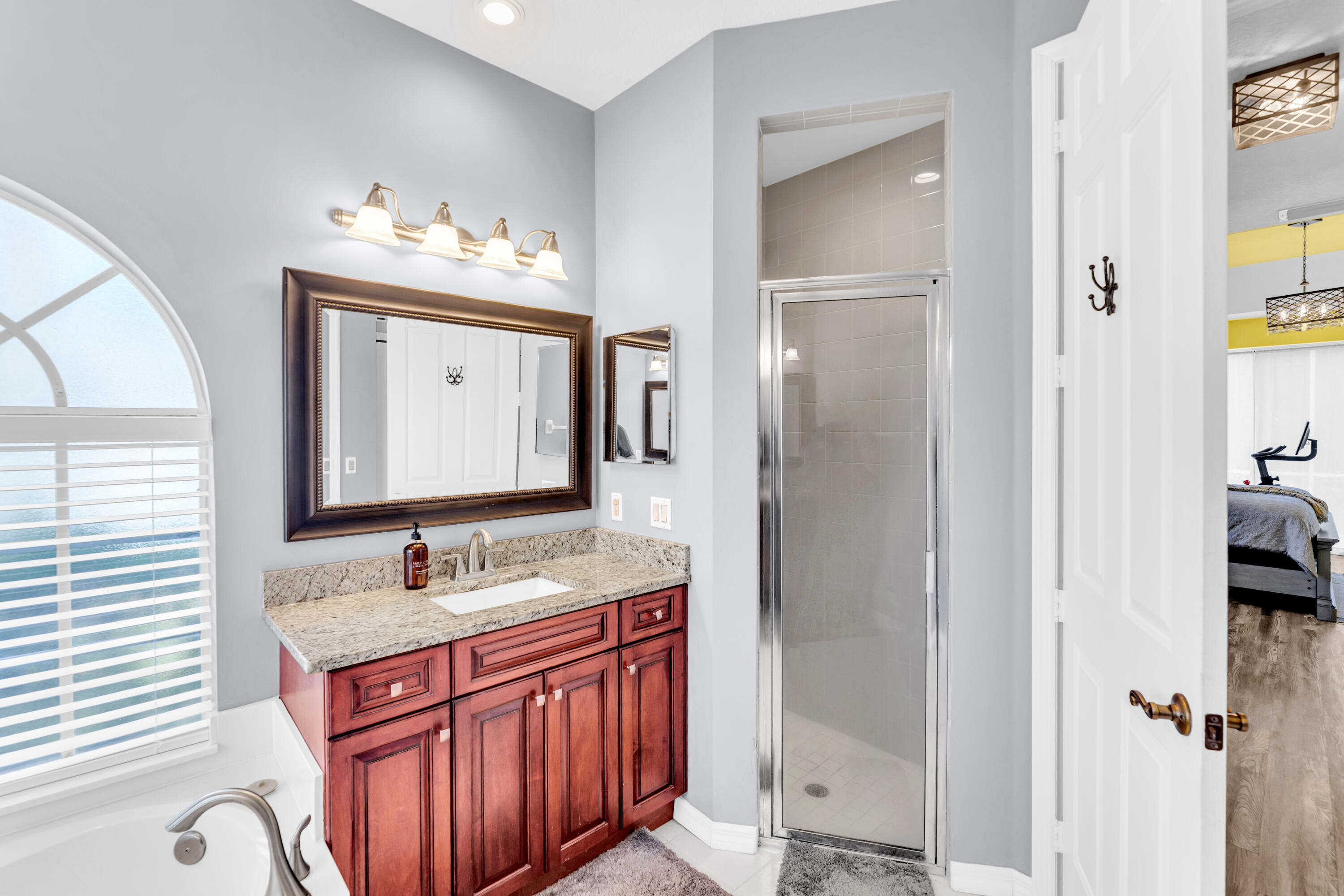 COUNTRY CLUB POINTE - Residential