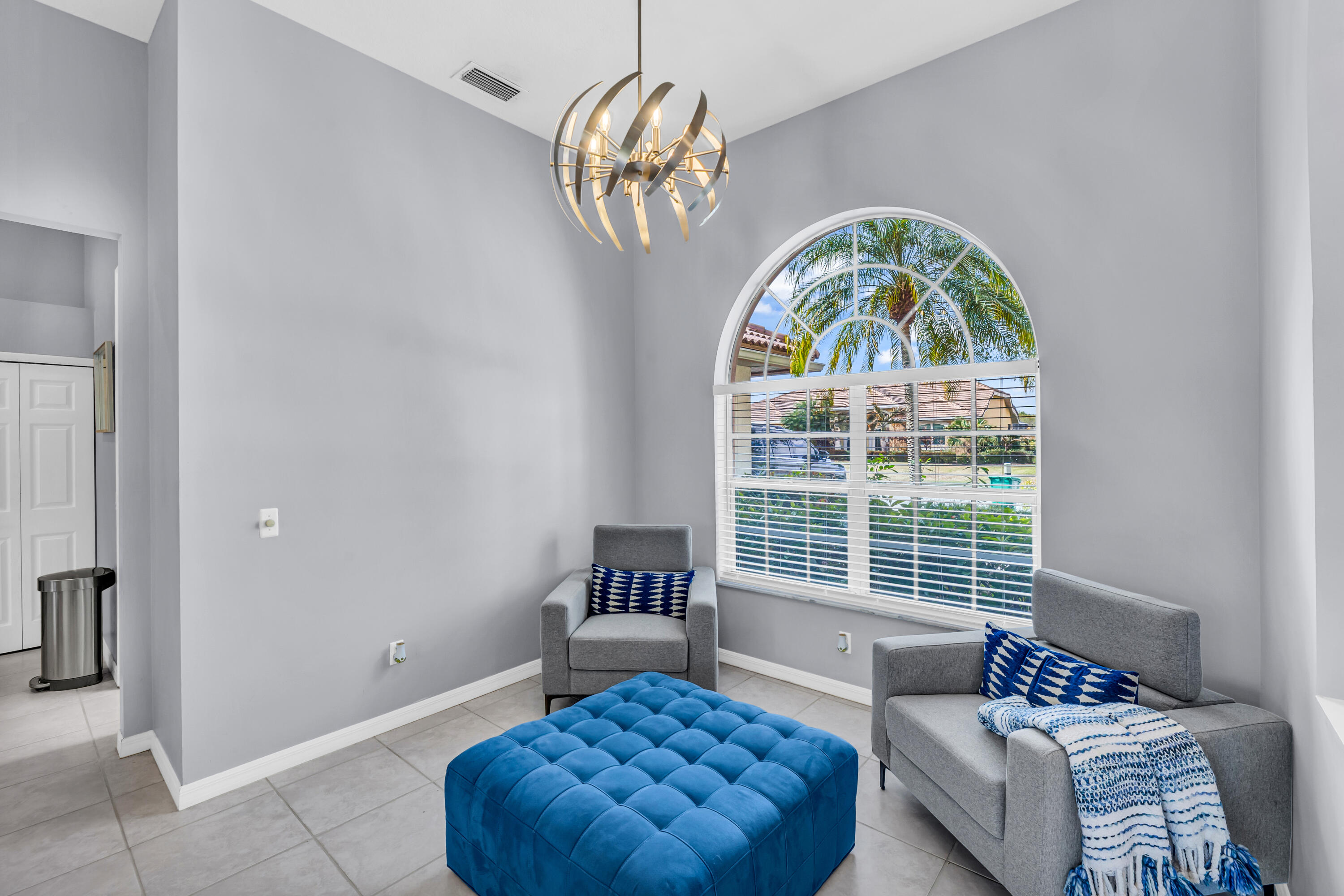 COUNTRY CLUB POINTE - Residential