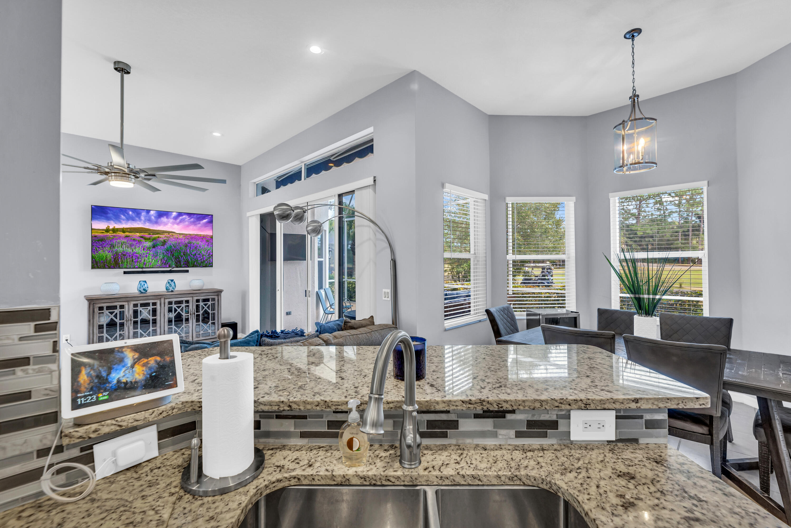 COUNTRY CLUB POINTE - Residential