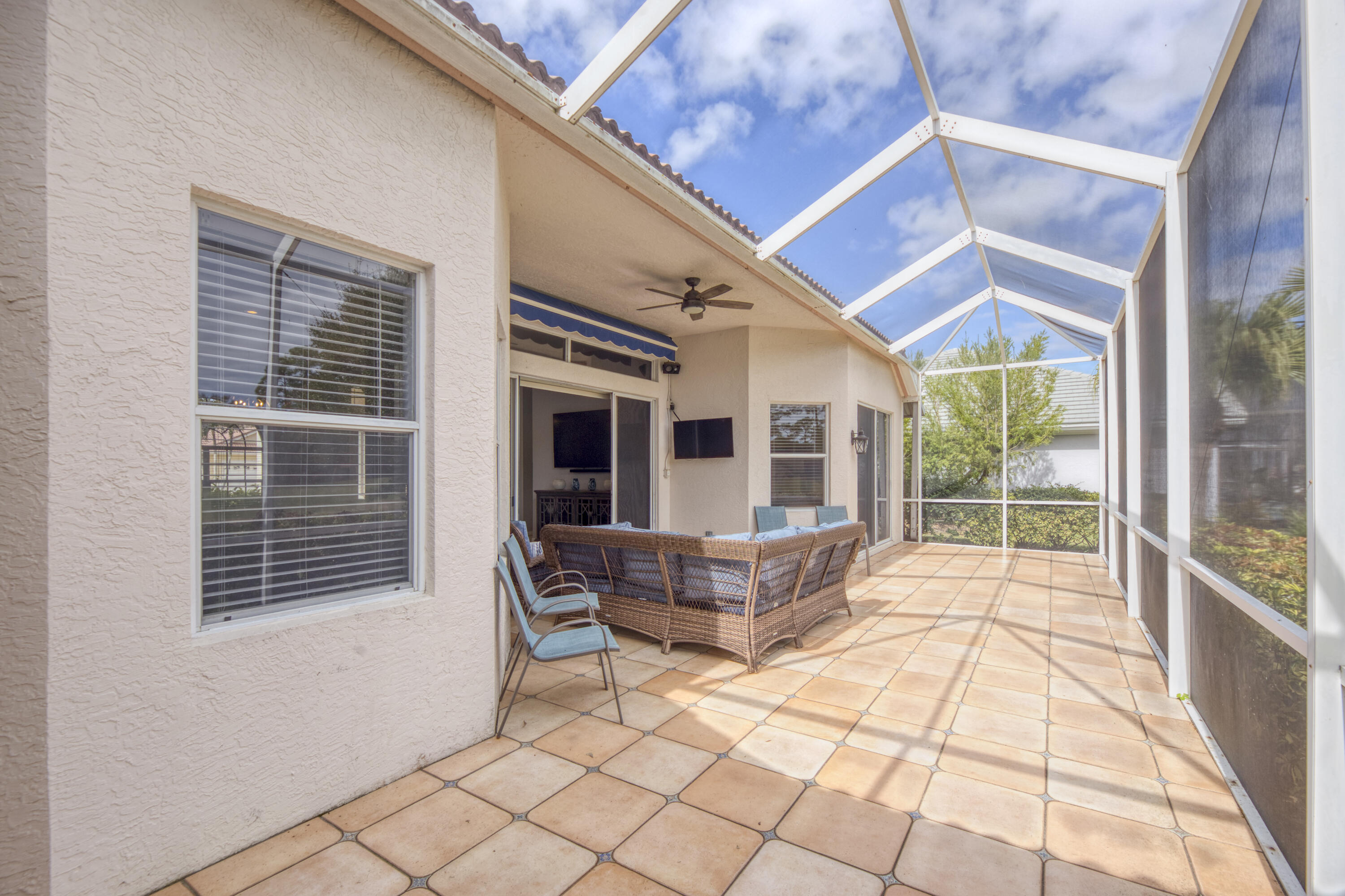 COUNTRY CLUB POINTE - Residential