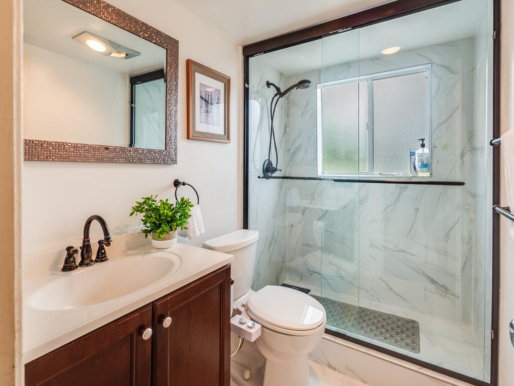 MURRY HILLS APT BLDG CONDO - Residential