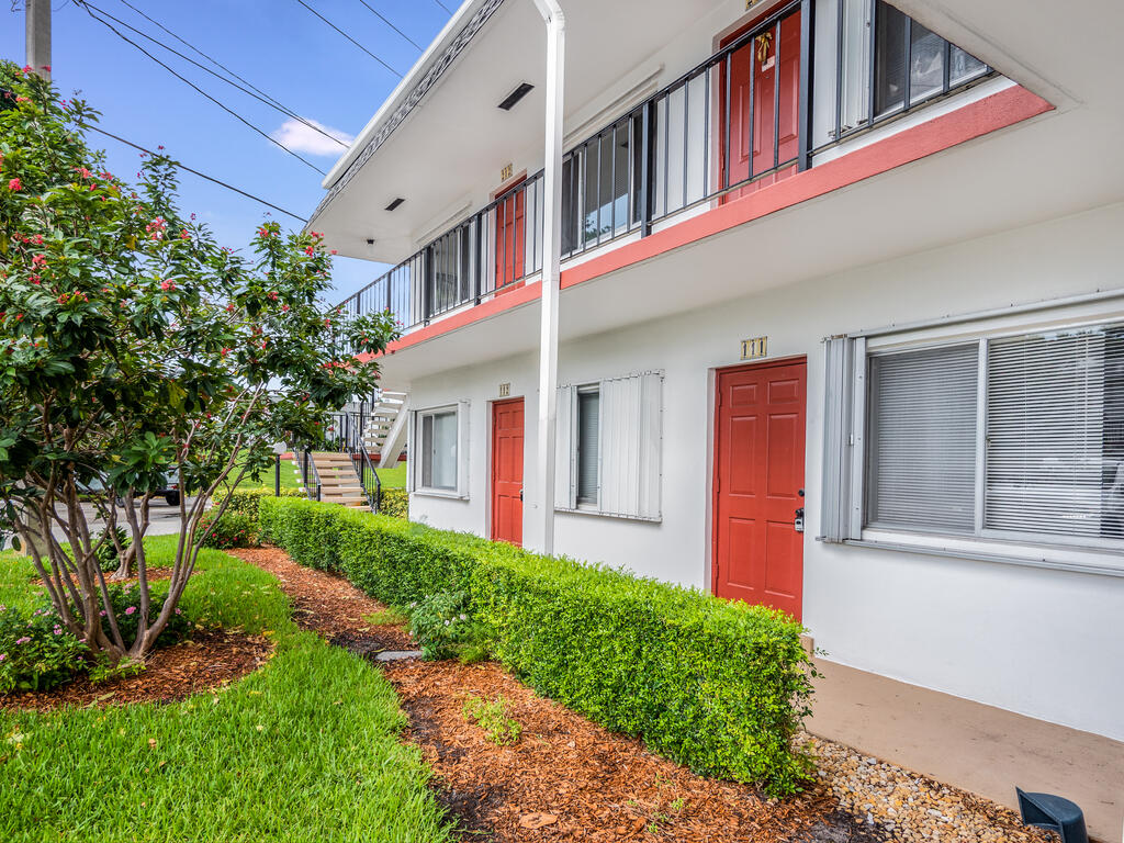 MURRY HILLS APT BLDG CONDO - Residential