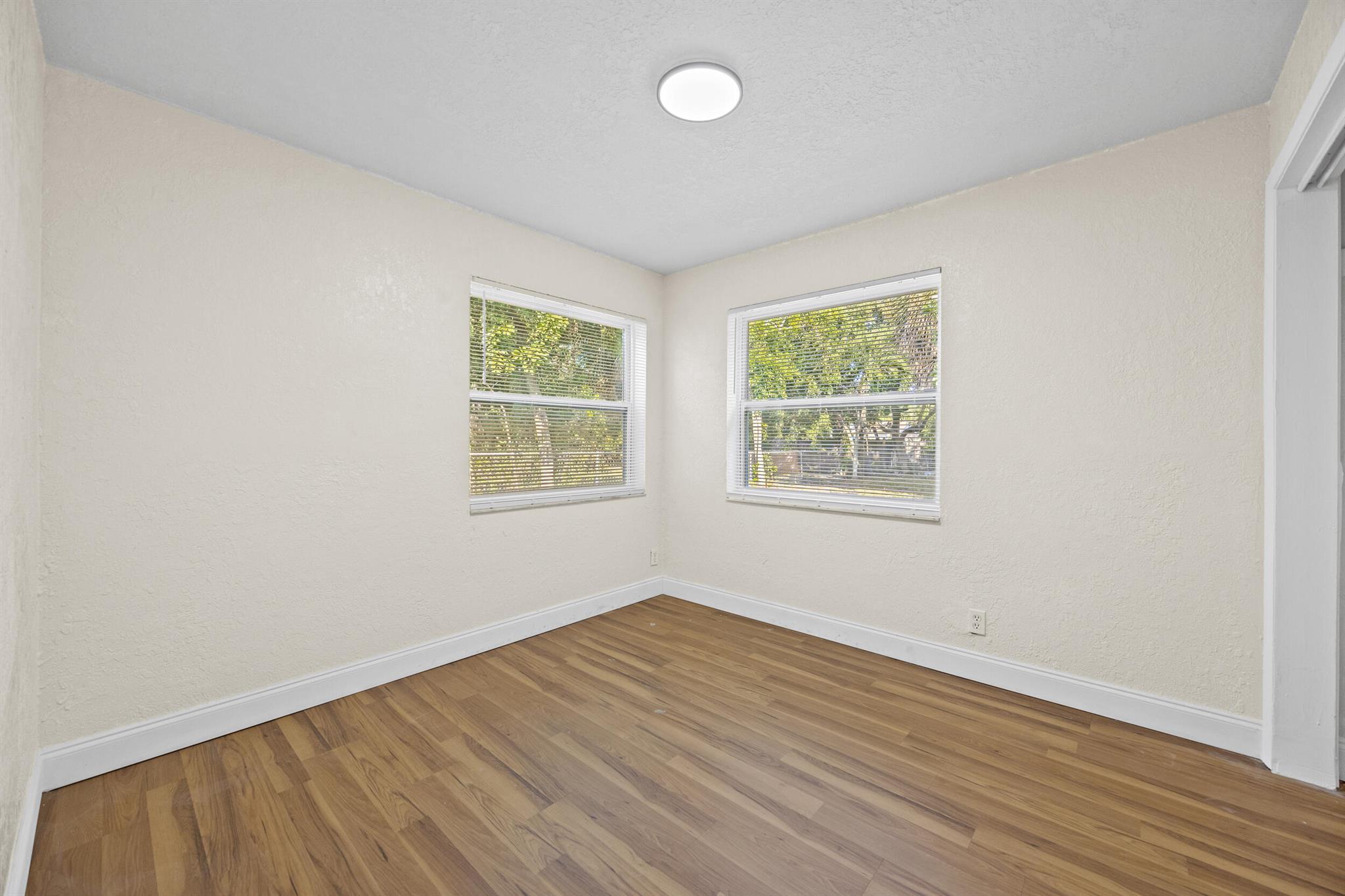 BELLEHAVEN UNIT B IN - Residential